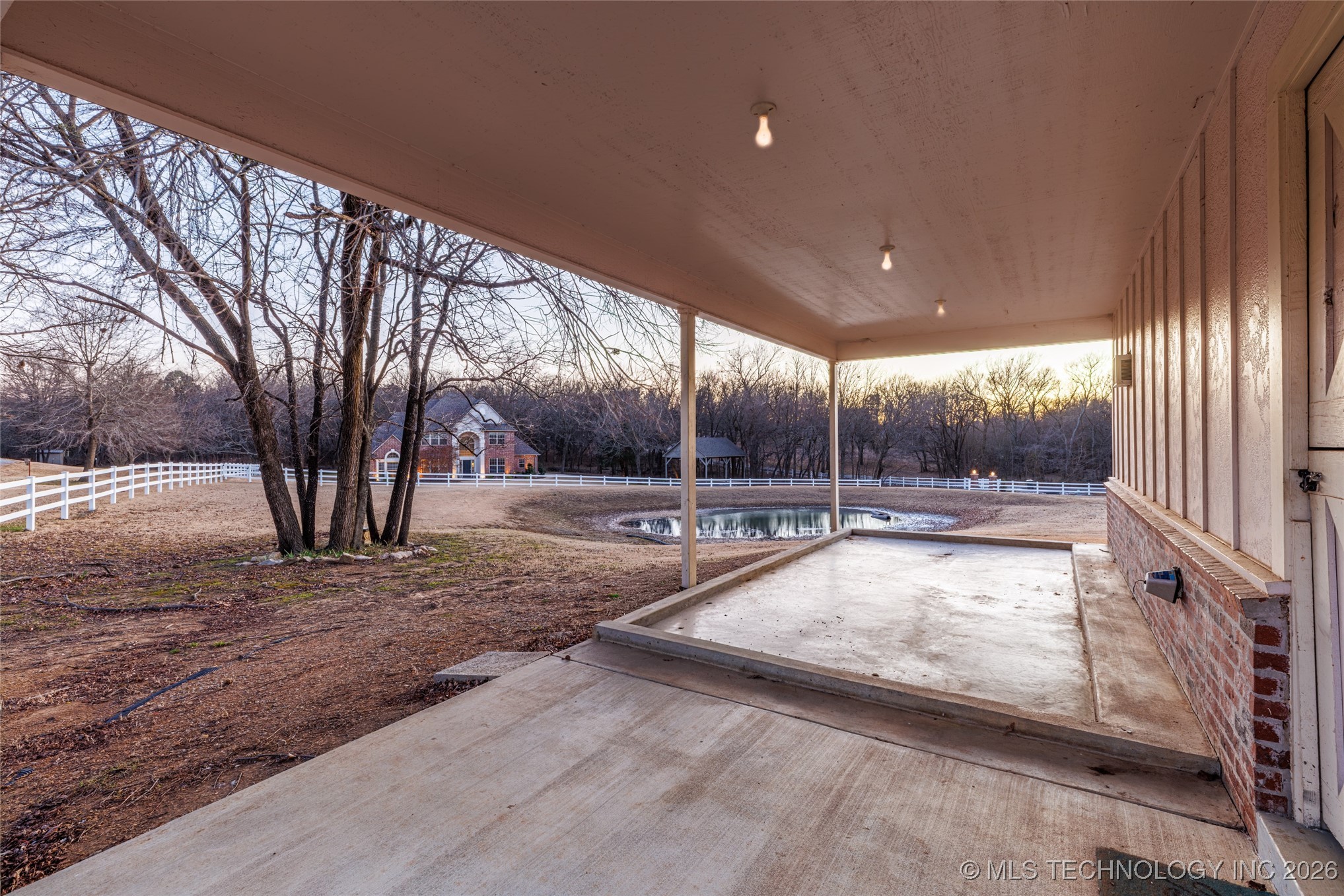 2325 W Lowry Road Property Photo 27