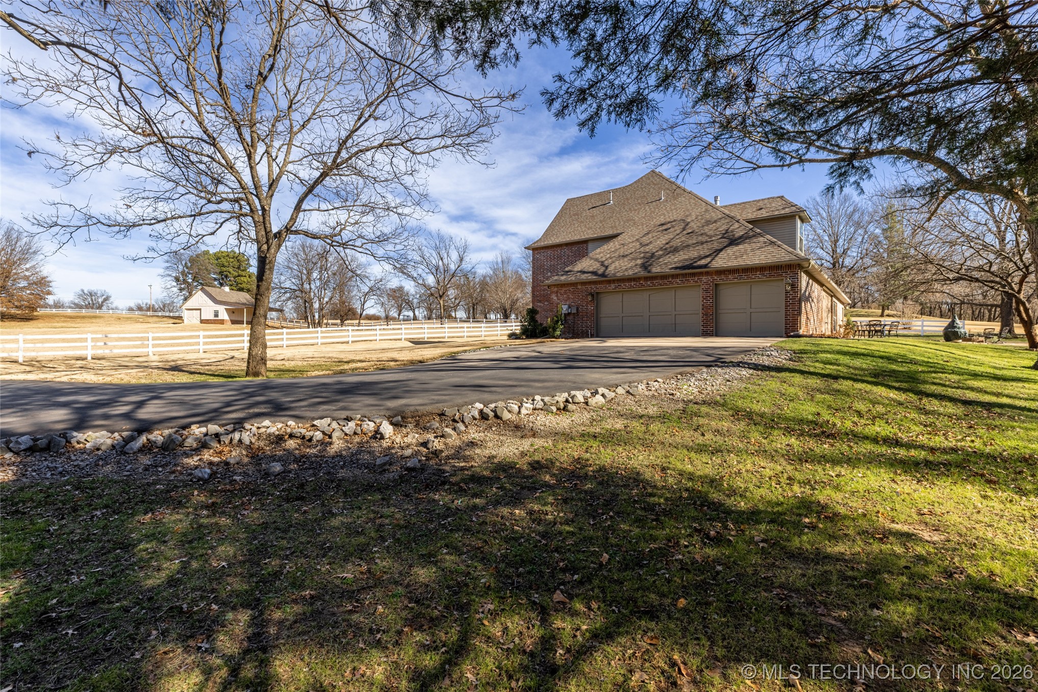 2325 W Lowry Road Property Photo 34