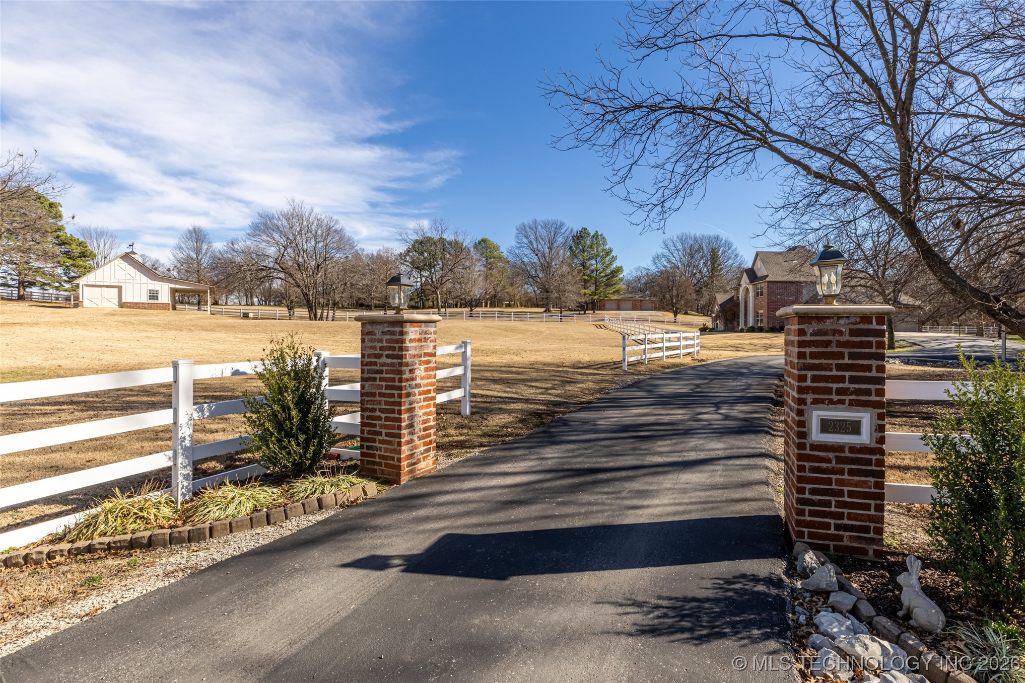 2325 W Lowry Road Property Photo 40