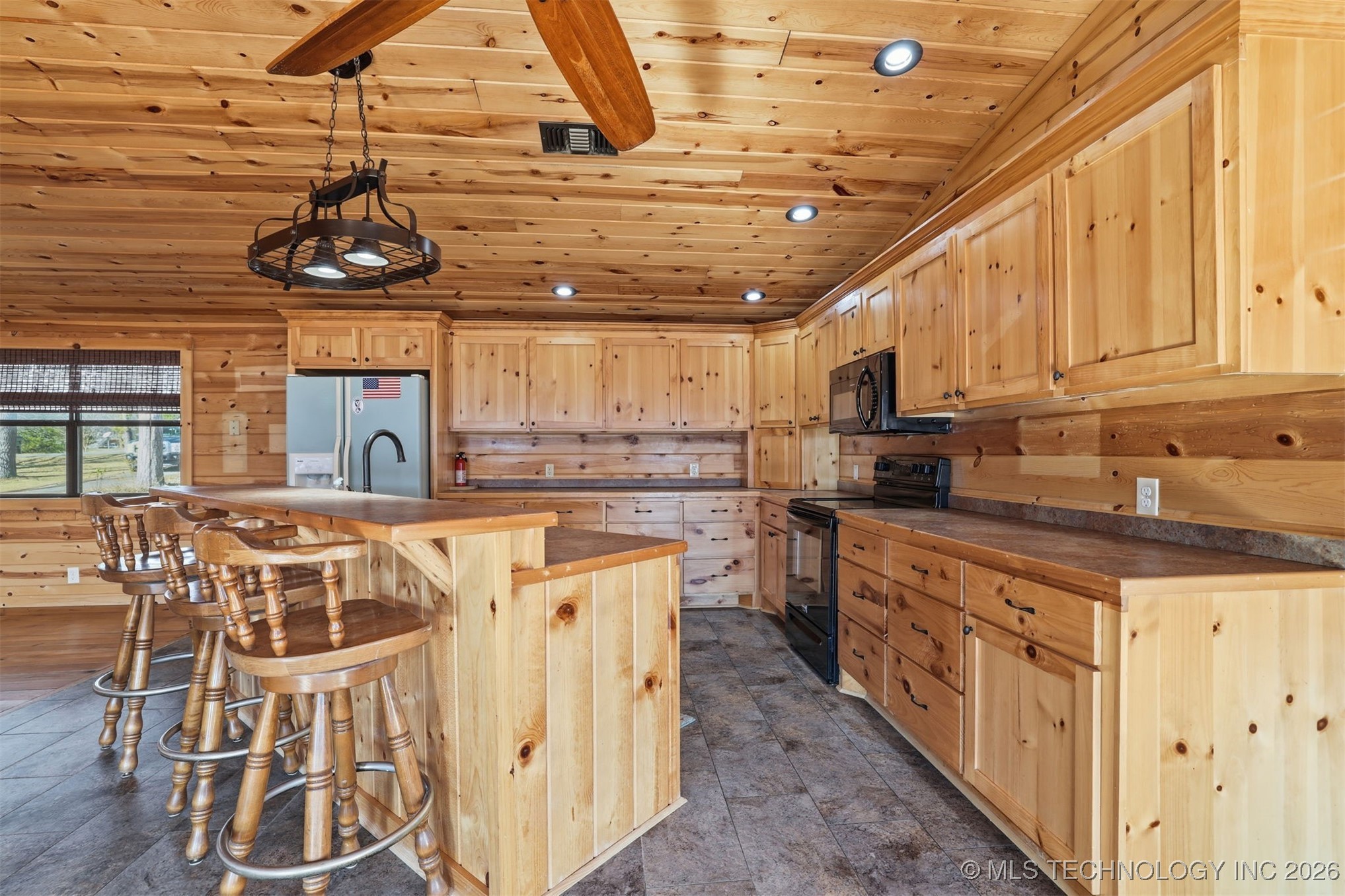 1115 Lake Lane Property Photo 6