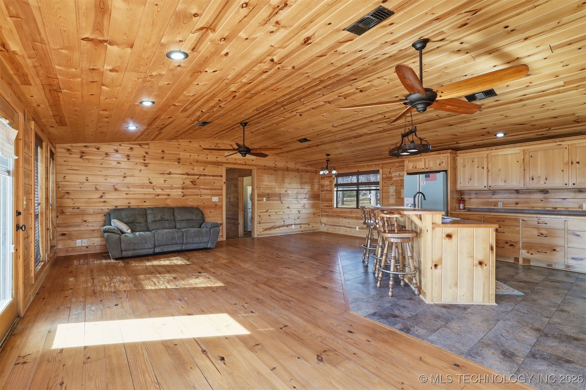 1115 Lake Lane Property Photo 7