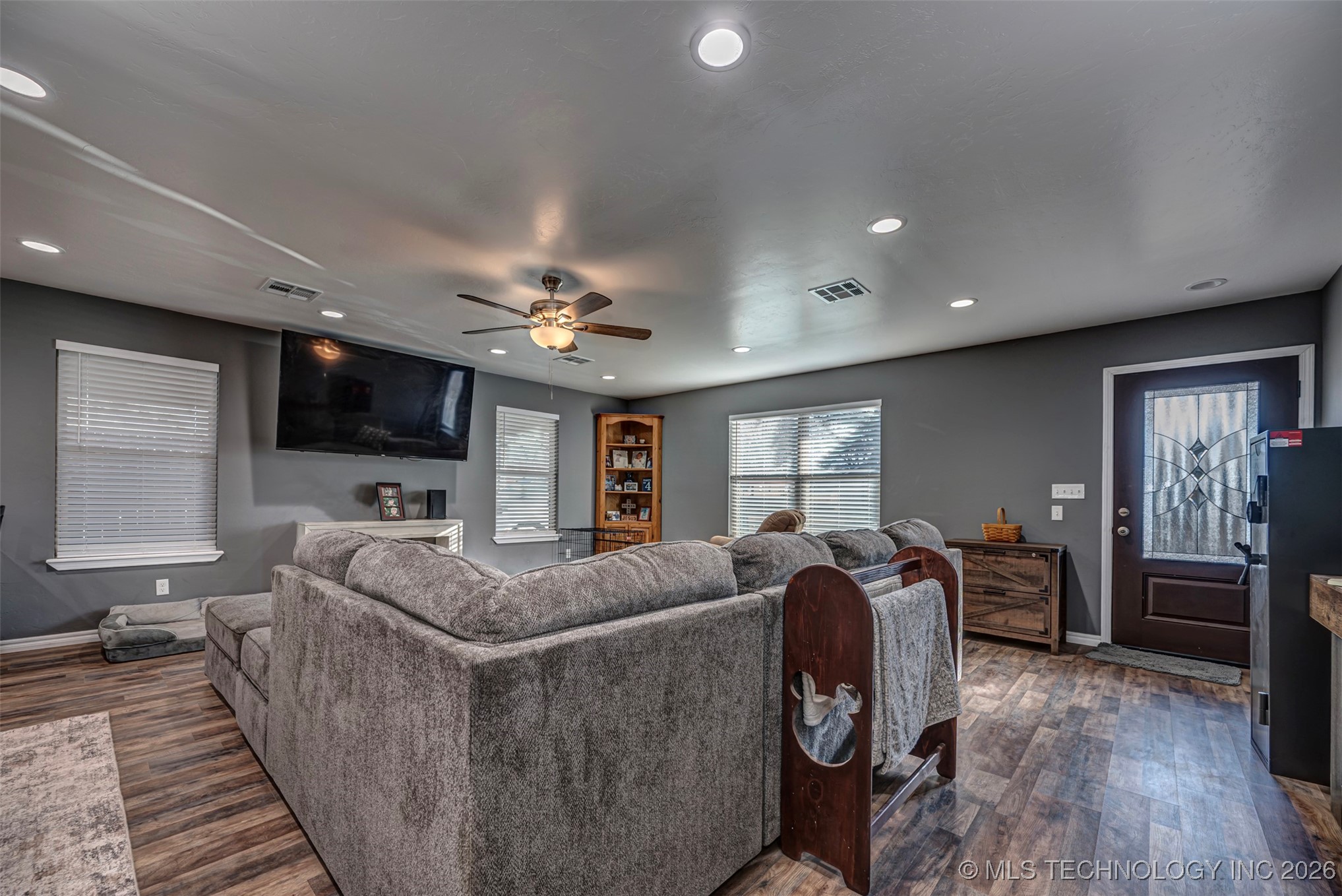 604 E Broadway Property Photo 3