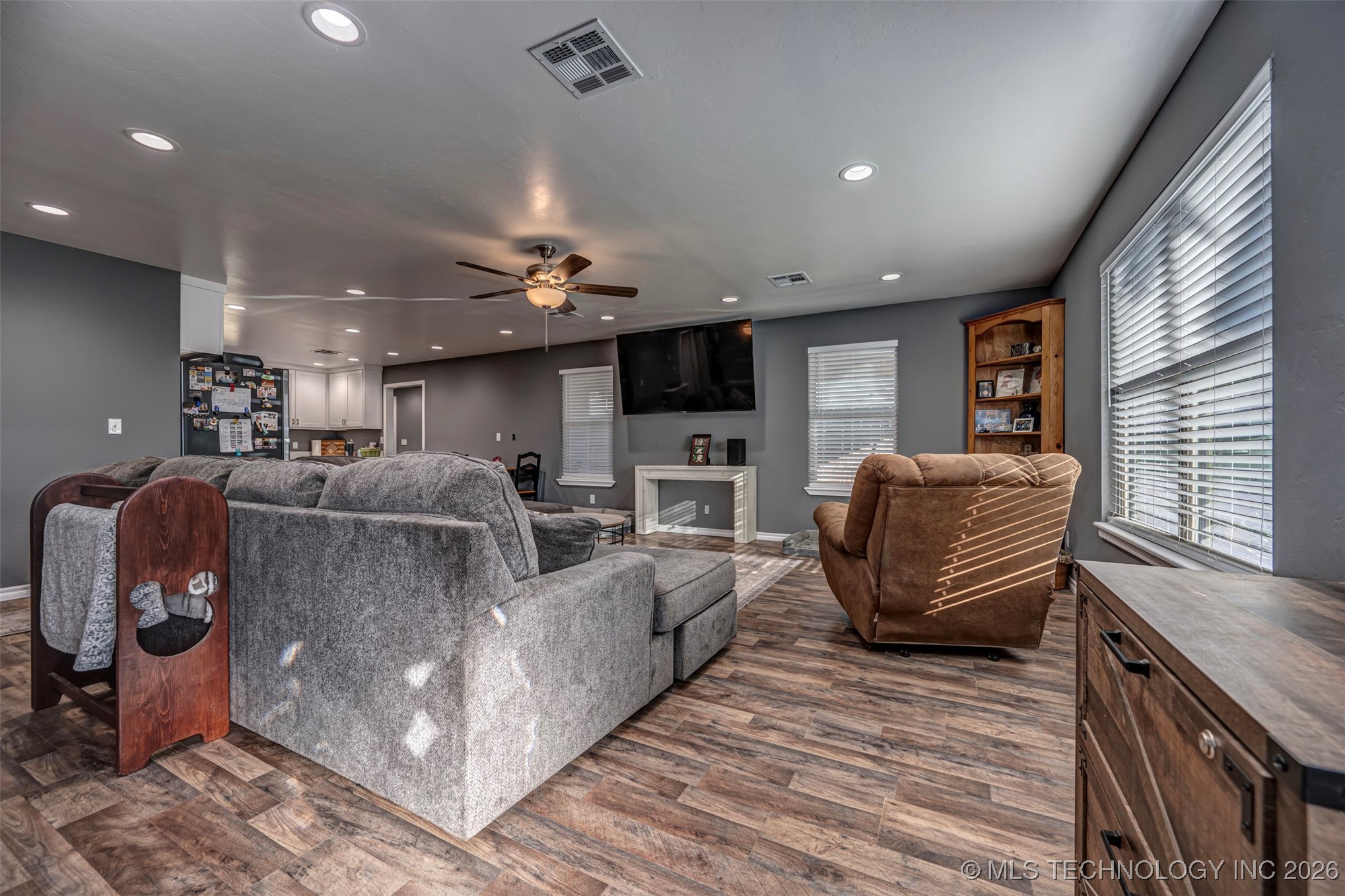 604 E Broadway Property Photo 4