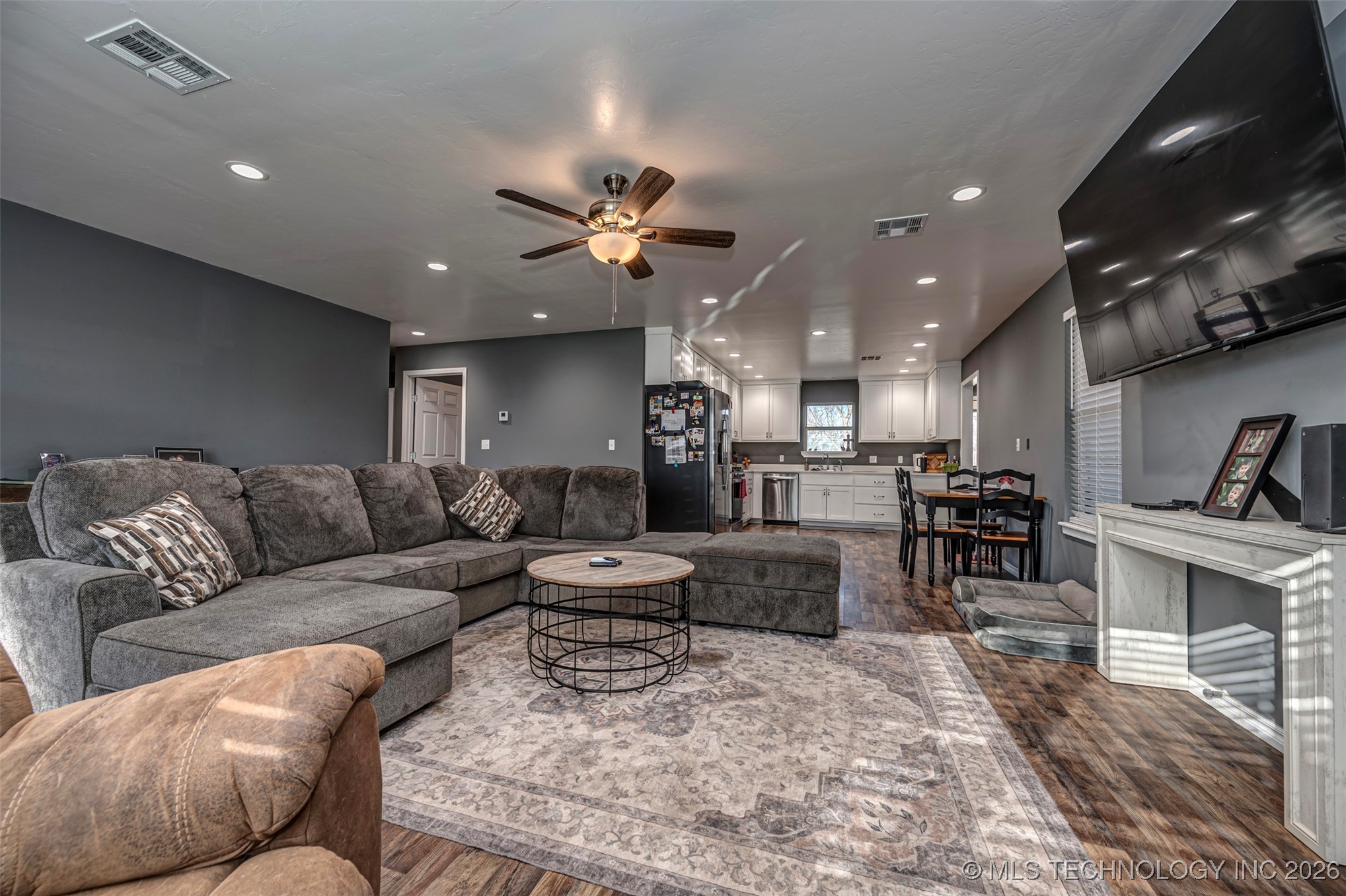 604 E Broadway Property Photo 6