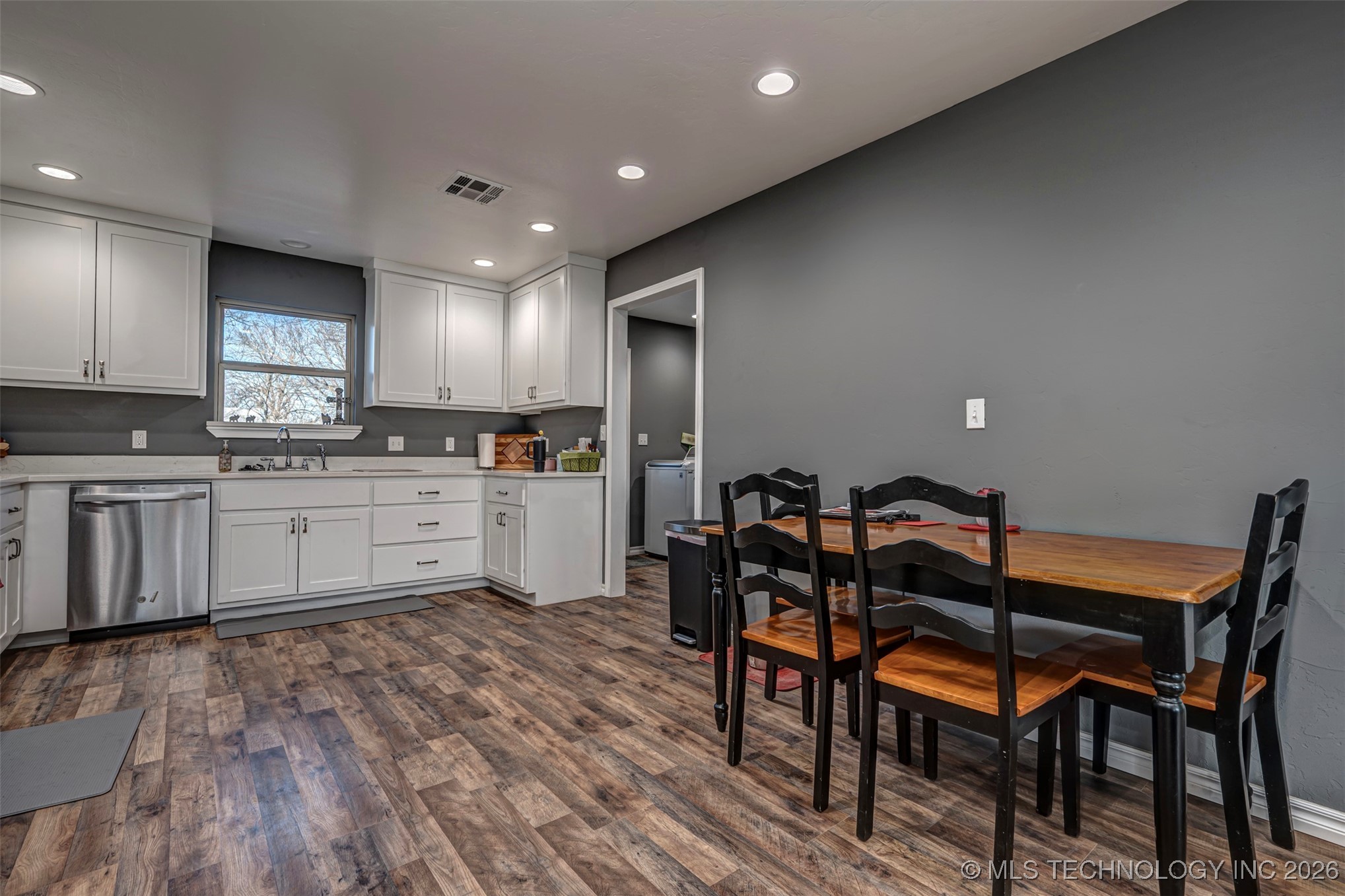 604 E Broadway Property Photo 7