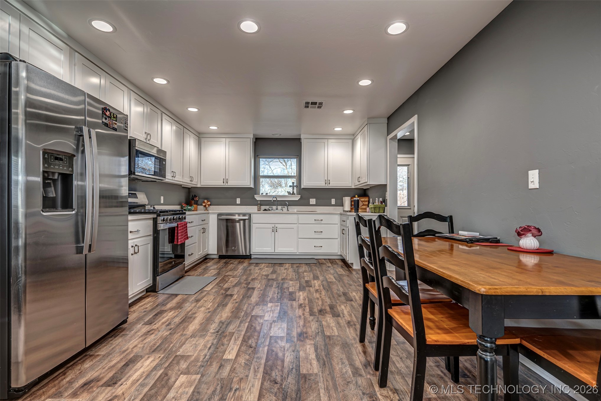 604 E Broadway Property Photo 8