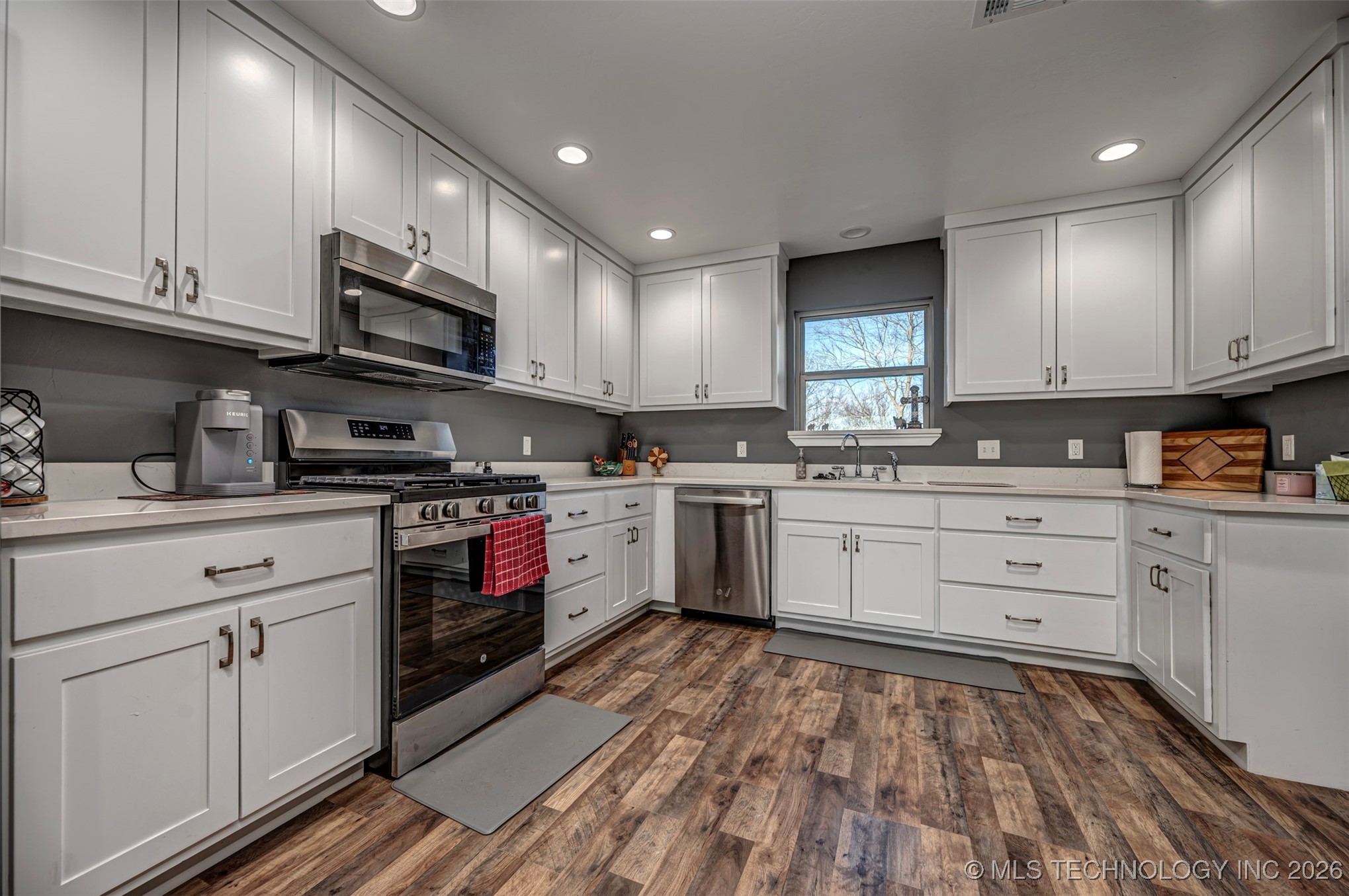 604 E Broadway Property Photo 9