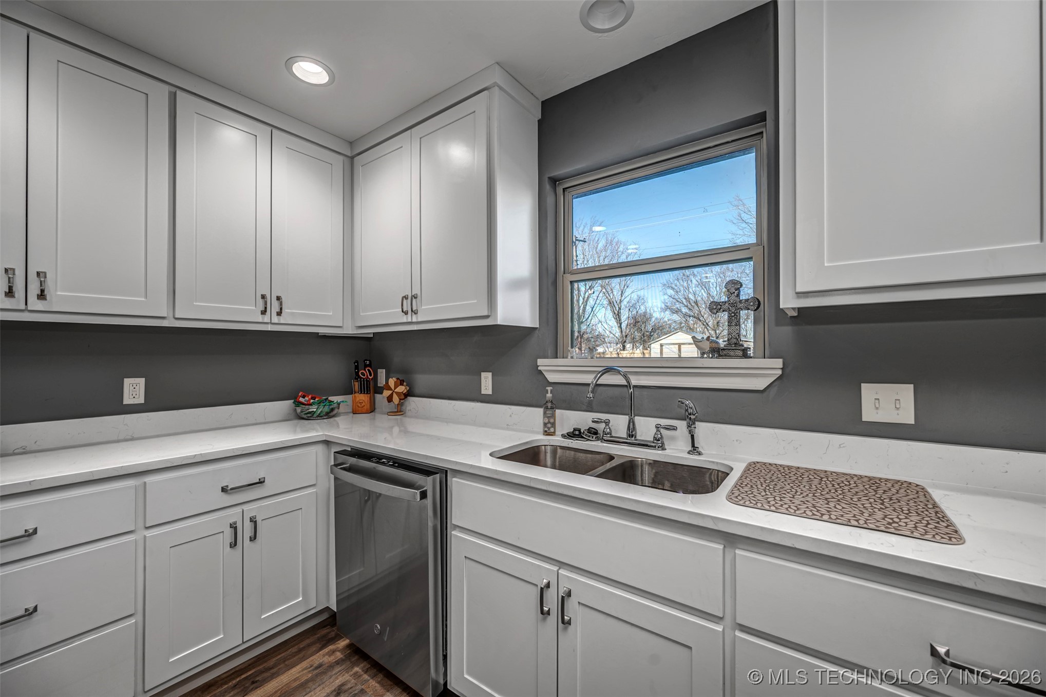 604 E Broadway Property Photo 10