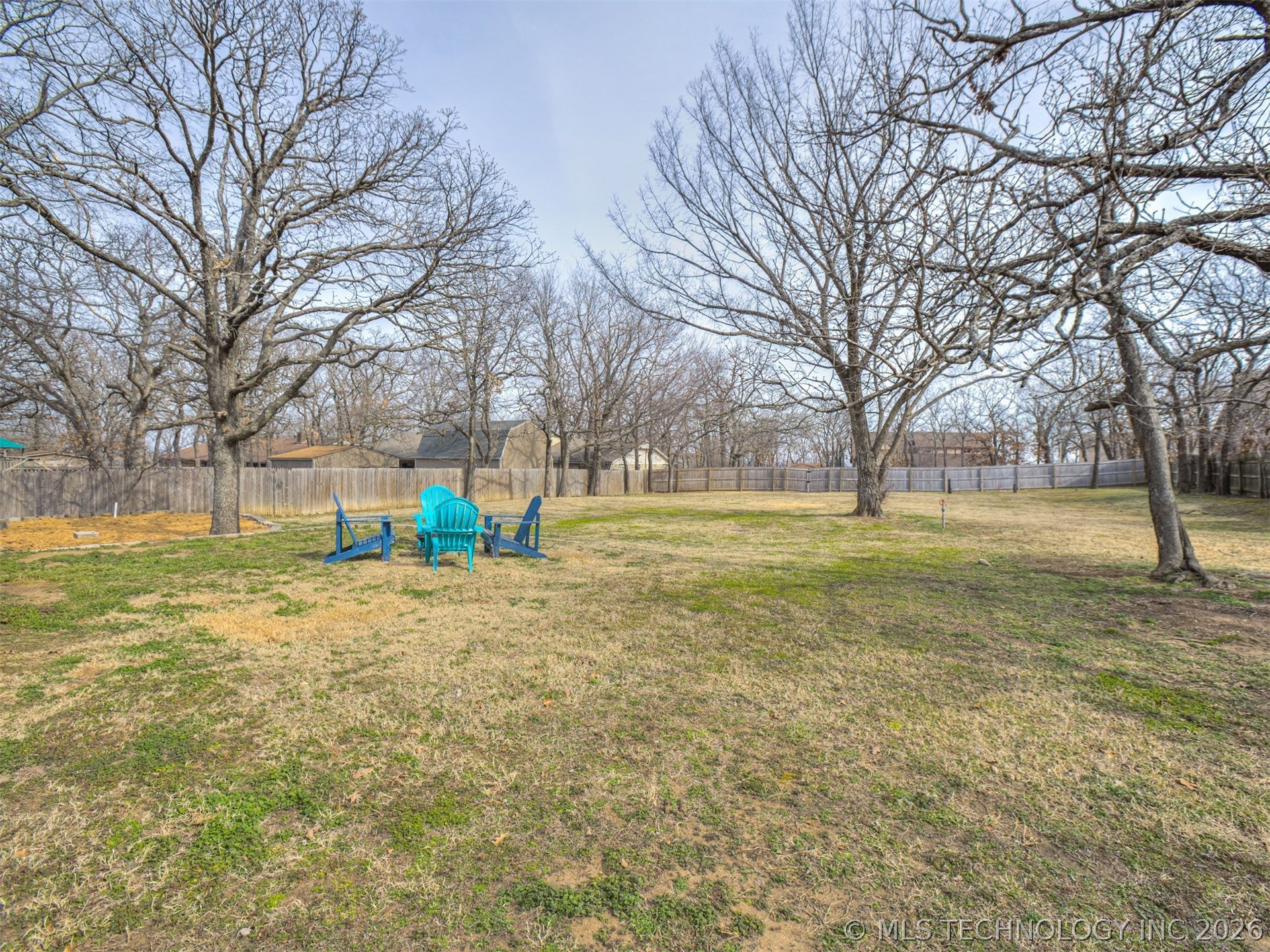 2512 Centre Road Property Photo 2