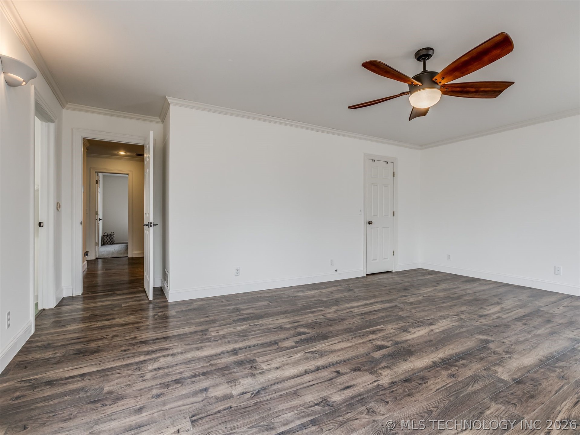 2512 Centre Road Property Photo 16