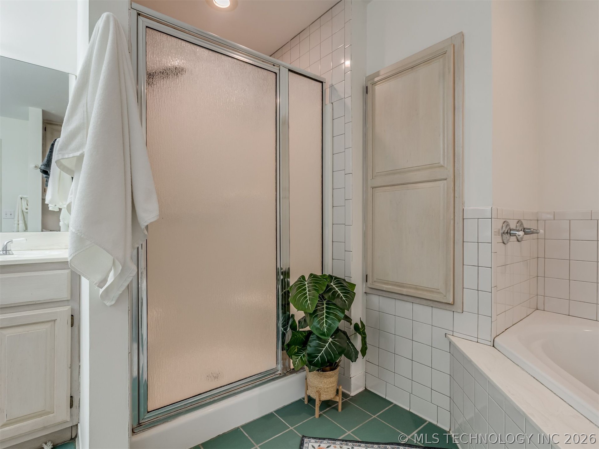 2512 Centre Road Property Photo 20