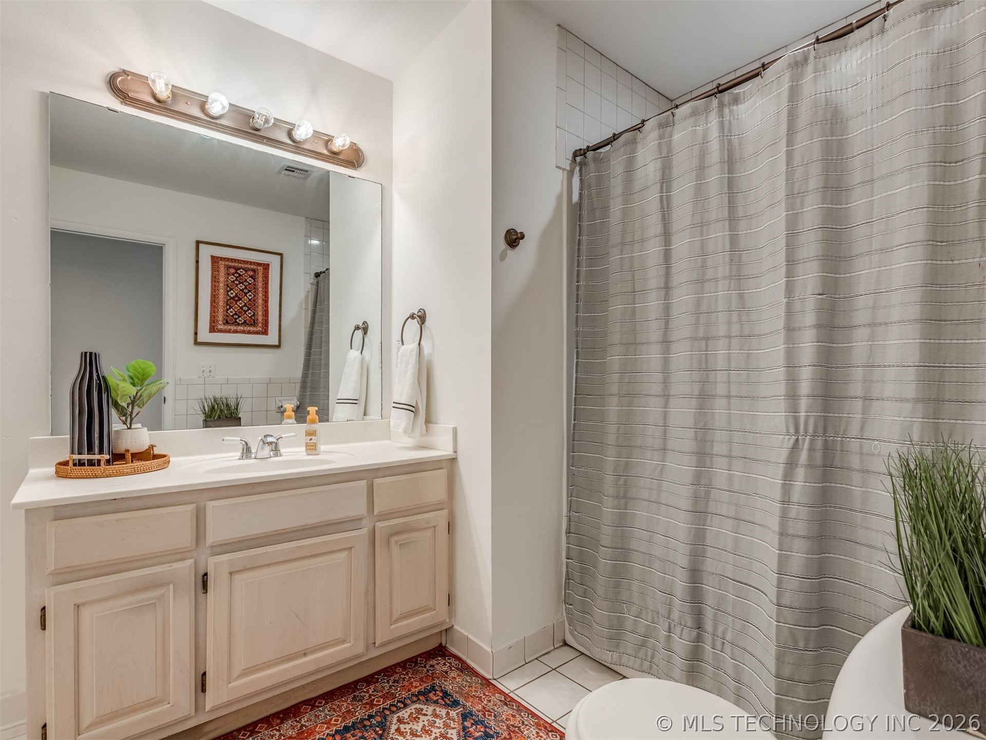 2512 Centre Road Property Photo 26