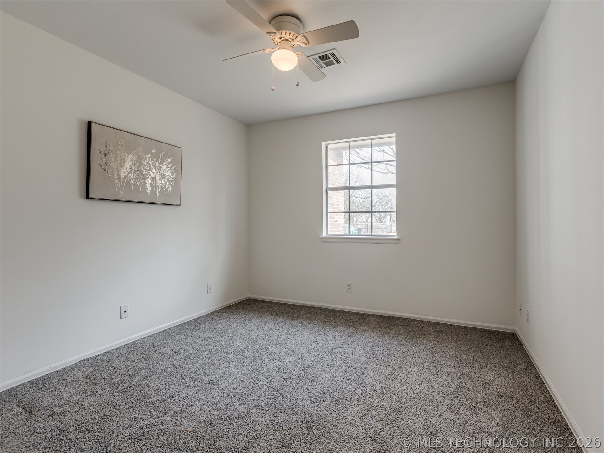 2512 Centre Road Property Photo 27