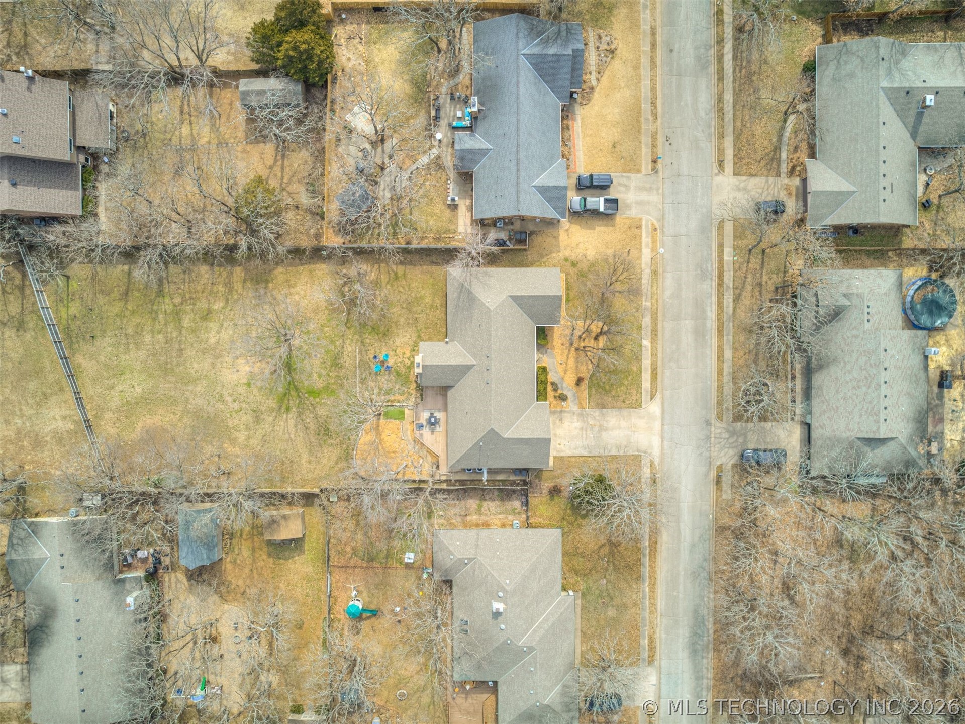 2512 Centre Road Property Photo 35