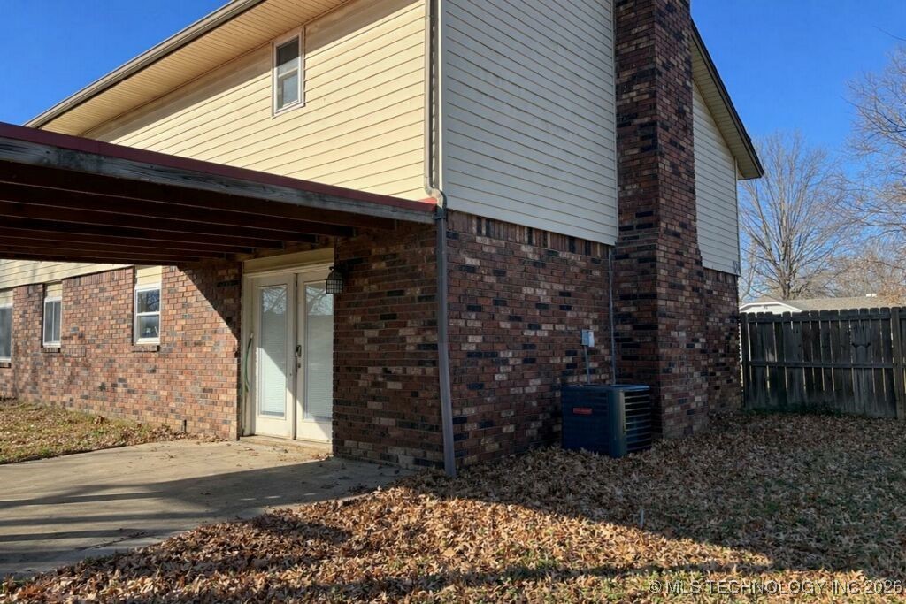 2911 E Augusta Avenue Property Photo 3