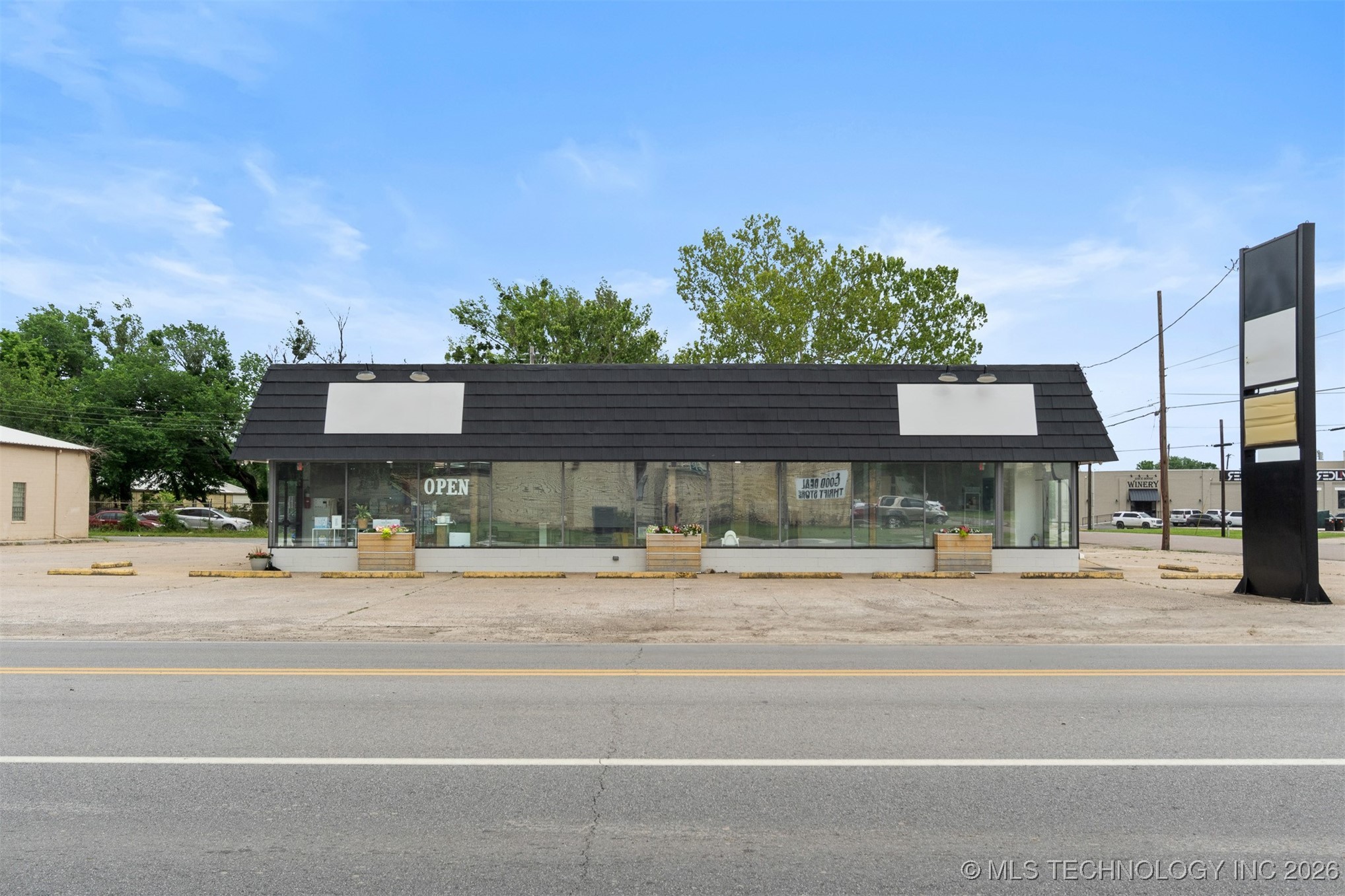 402 N 1st Property Photo 1