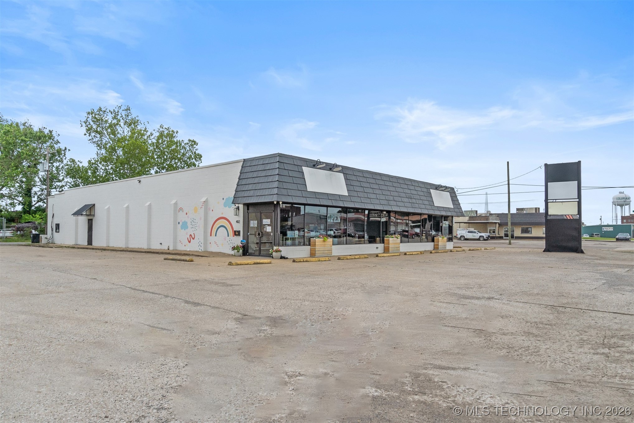 402 N 1st Property Photo 3