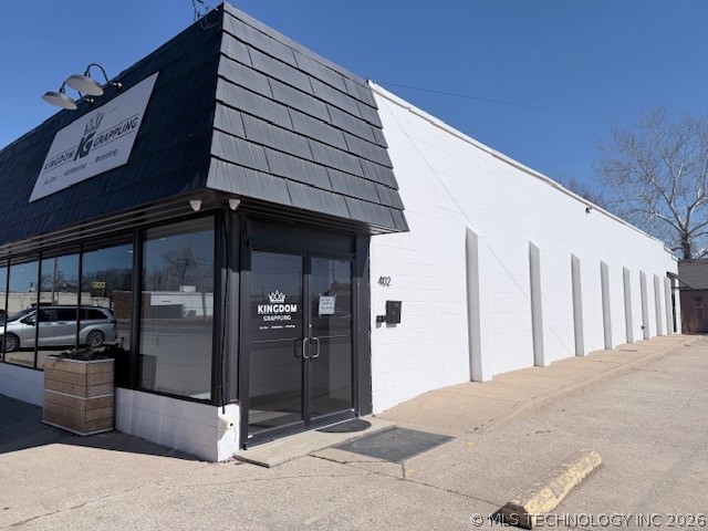 402 N 1st Property Photo 5