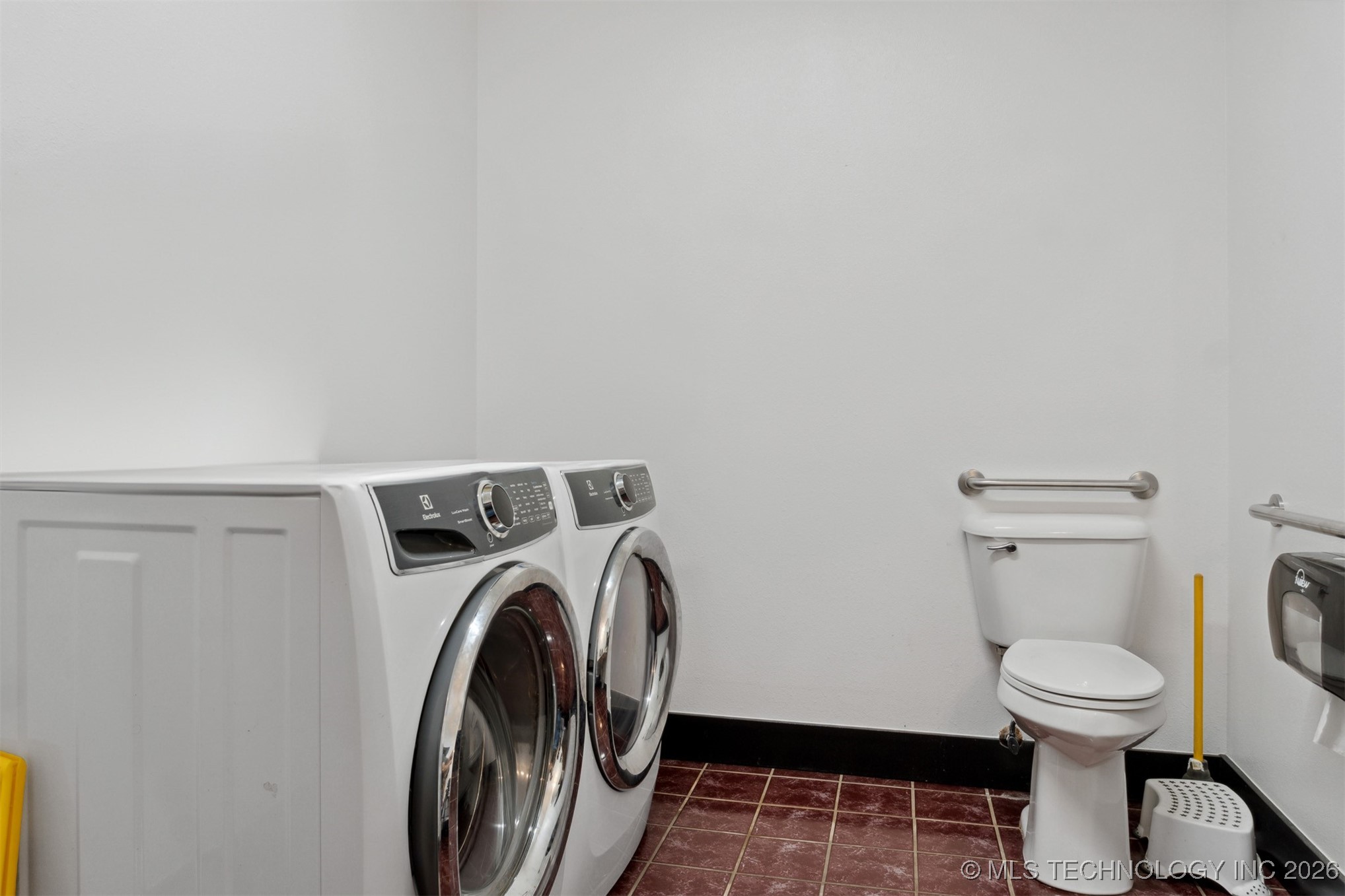 402 N 1st Property Photo 16