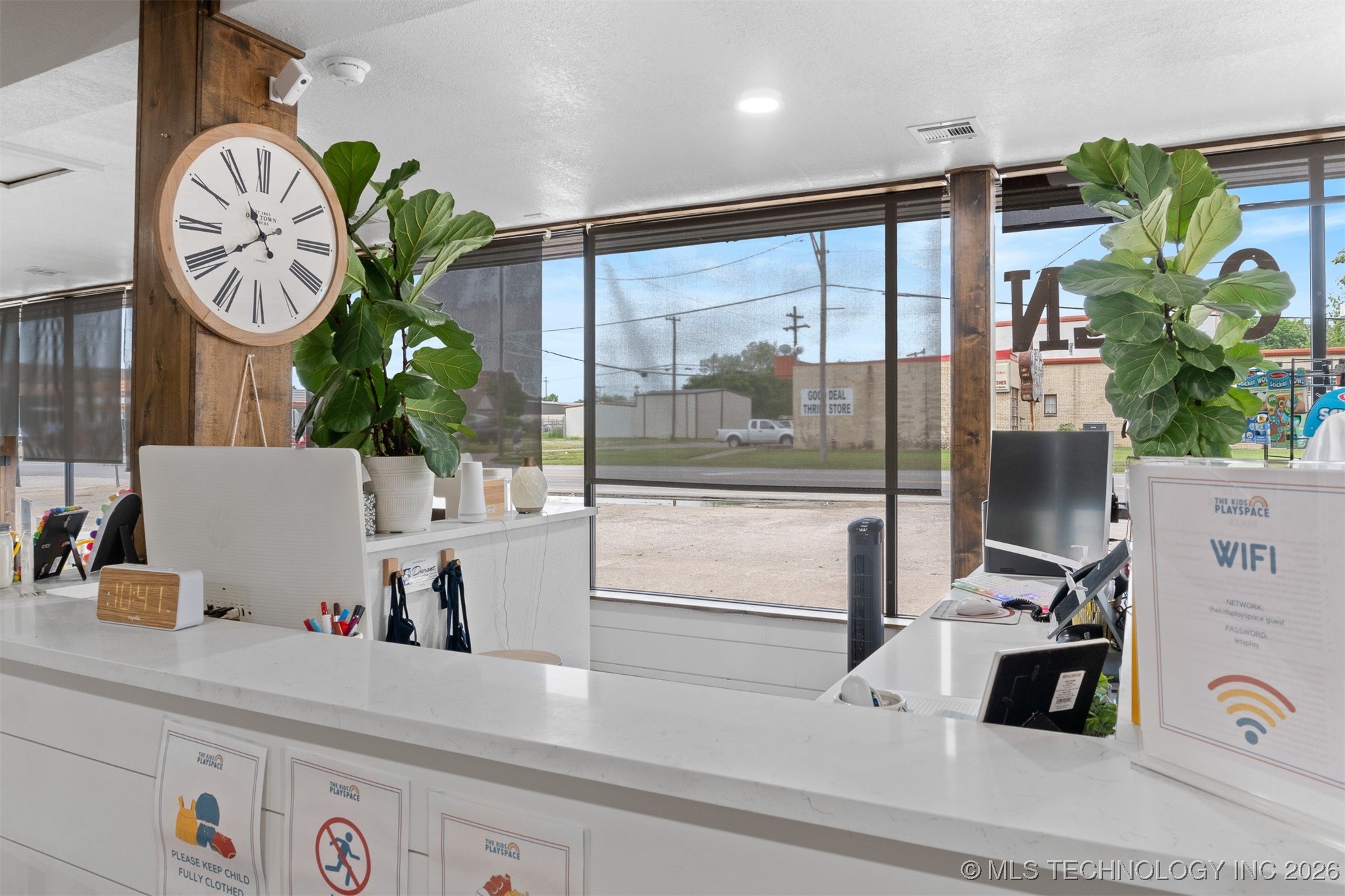 402 N 1st Property Photo 19