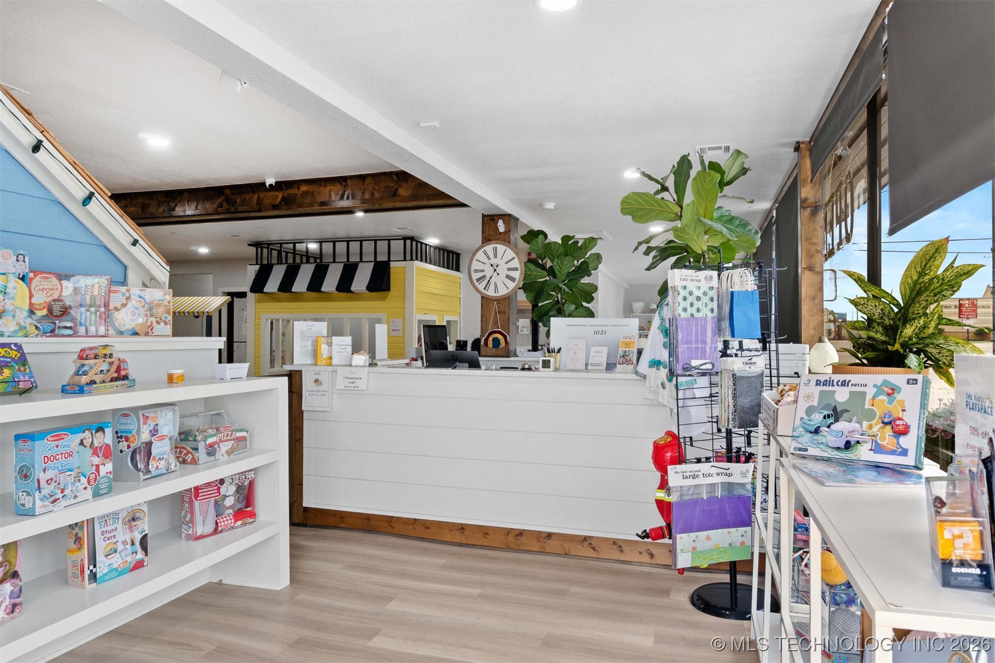 402 N 1st Property Photo 20