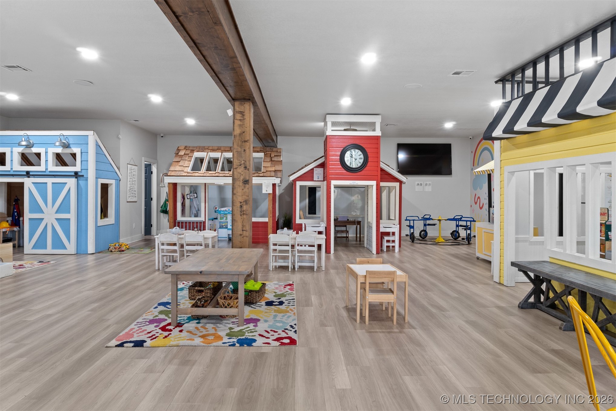 402 N 1st Property Photo 22