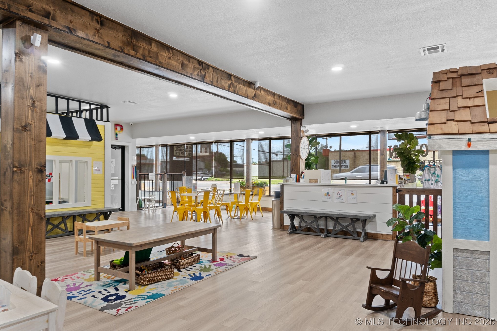 402 N 1st Property Photo 24