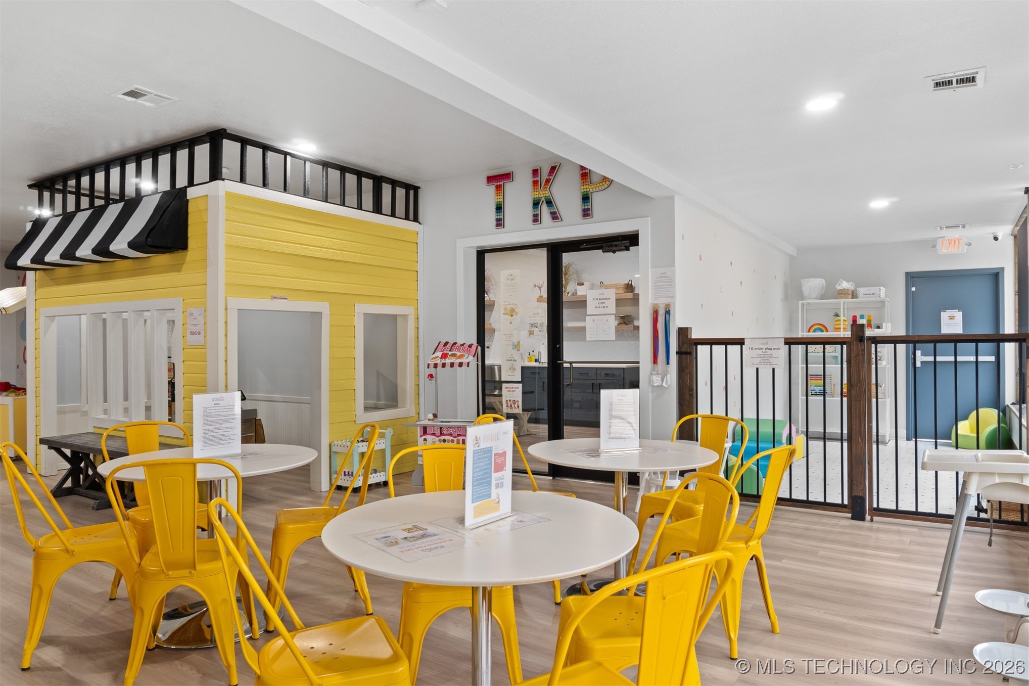 402 N 1st Property Photo 28