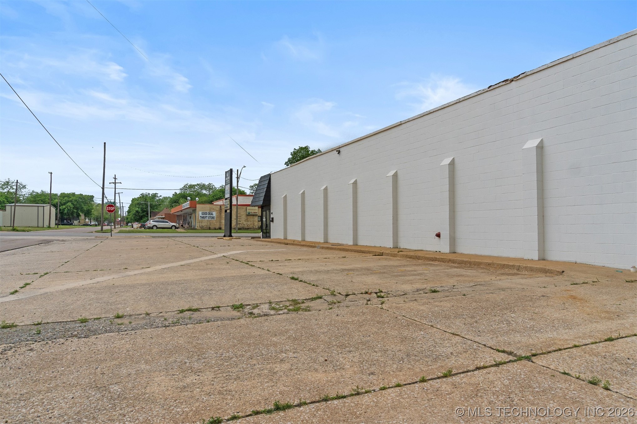 402 N 1st Property Photo 36