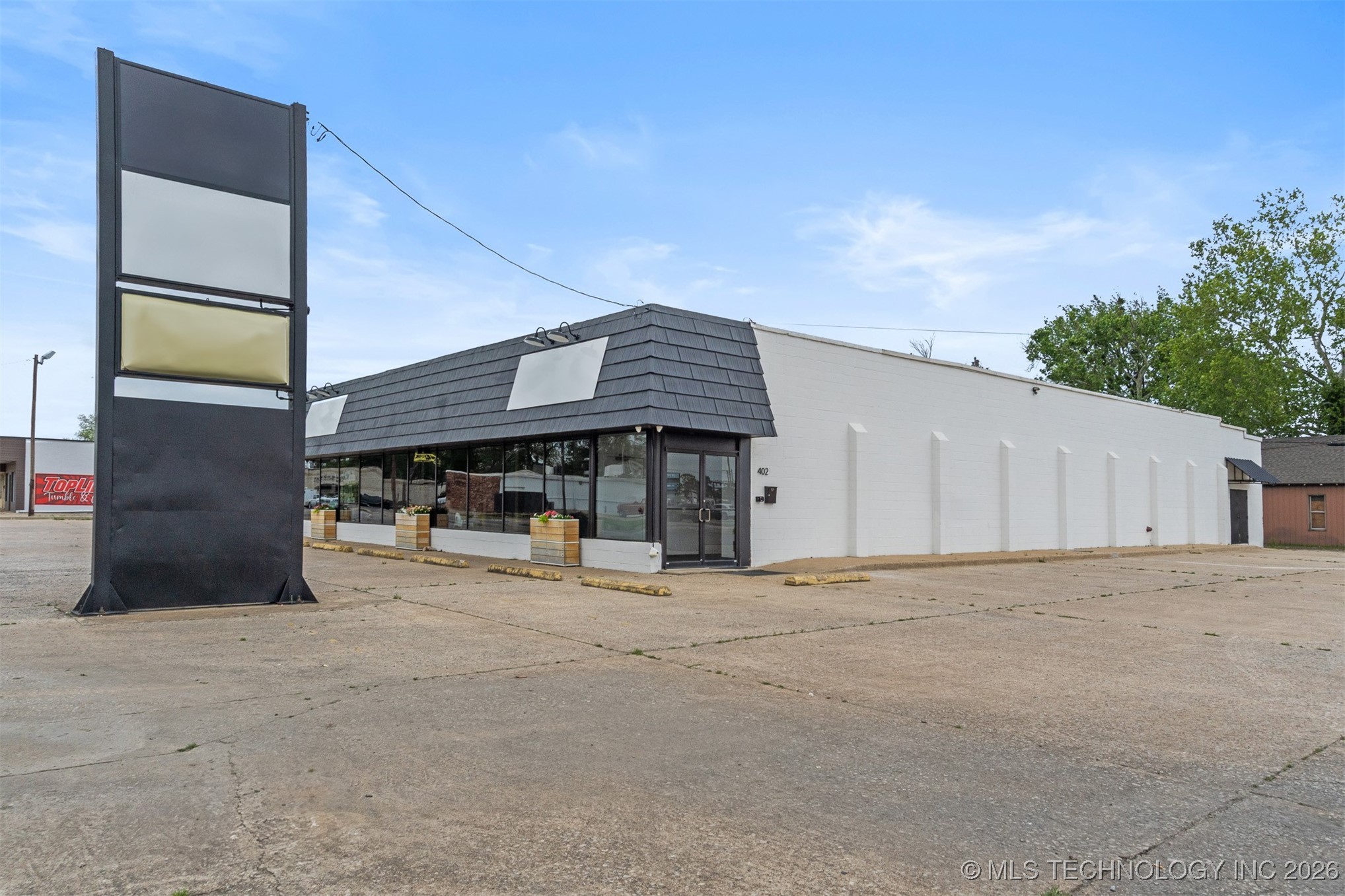 402 N 1st Property Photo 37