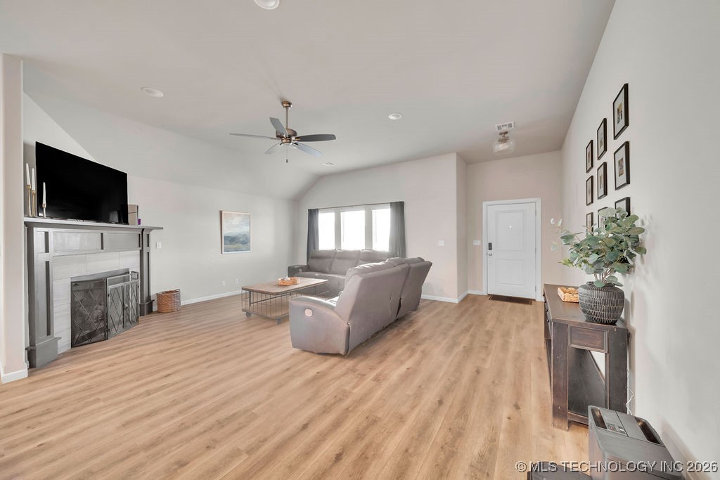 14736 S Maplewood Place Property Photo 6