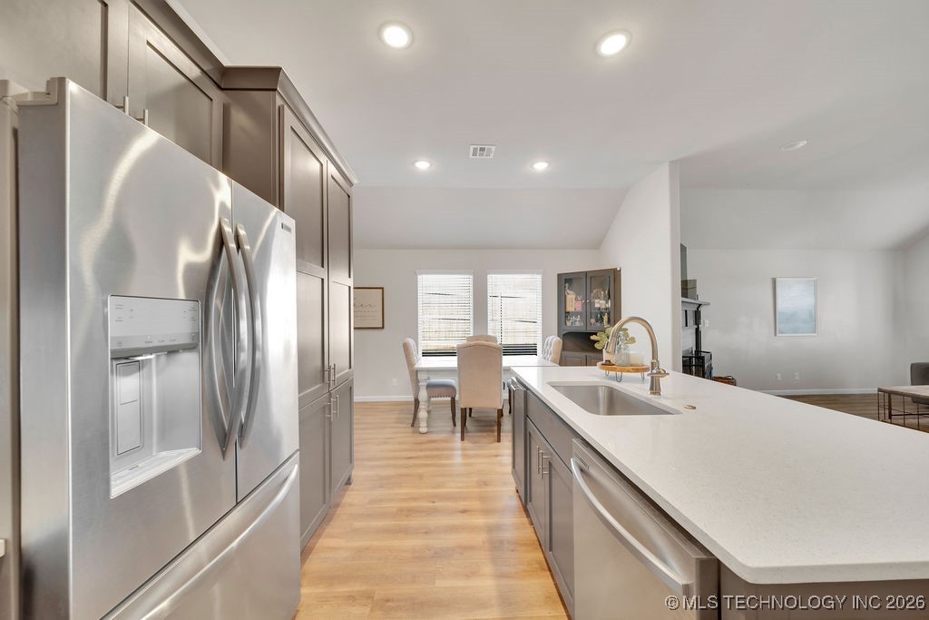 14736 S Maplewood Place Property Photo 13