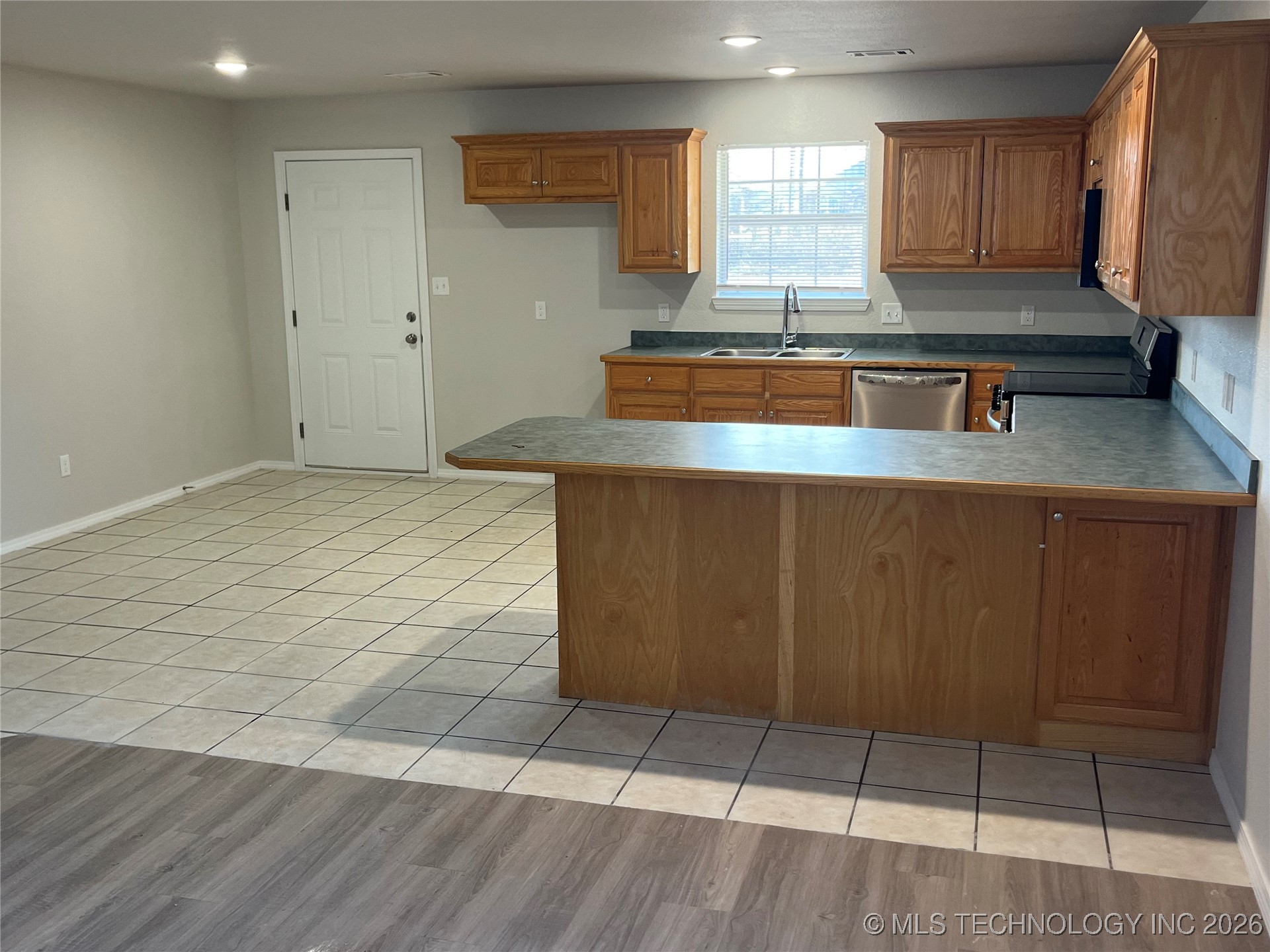 707 S 14 Street Property Photo 2