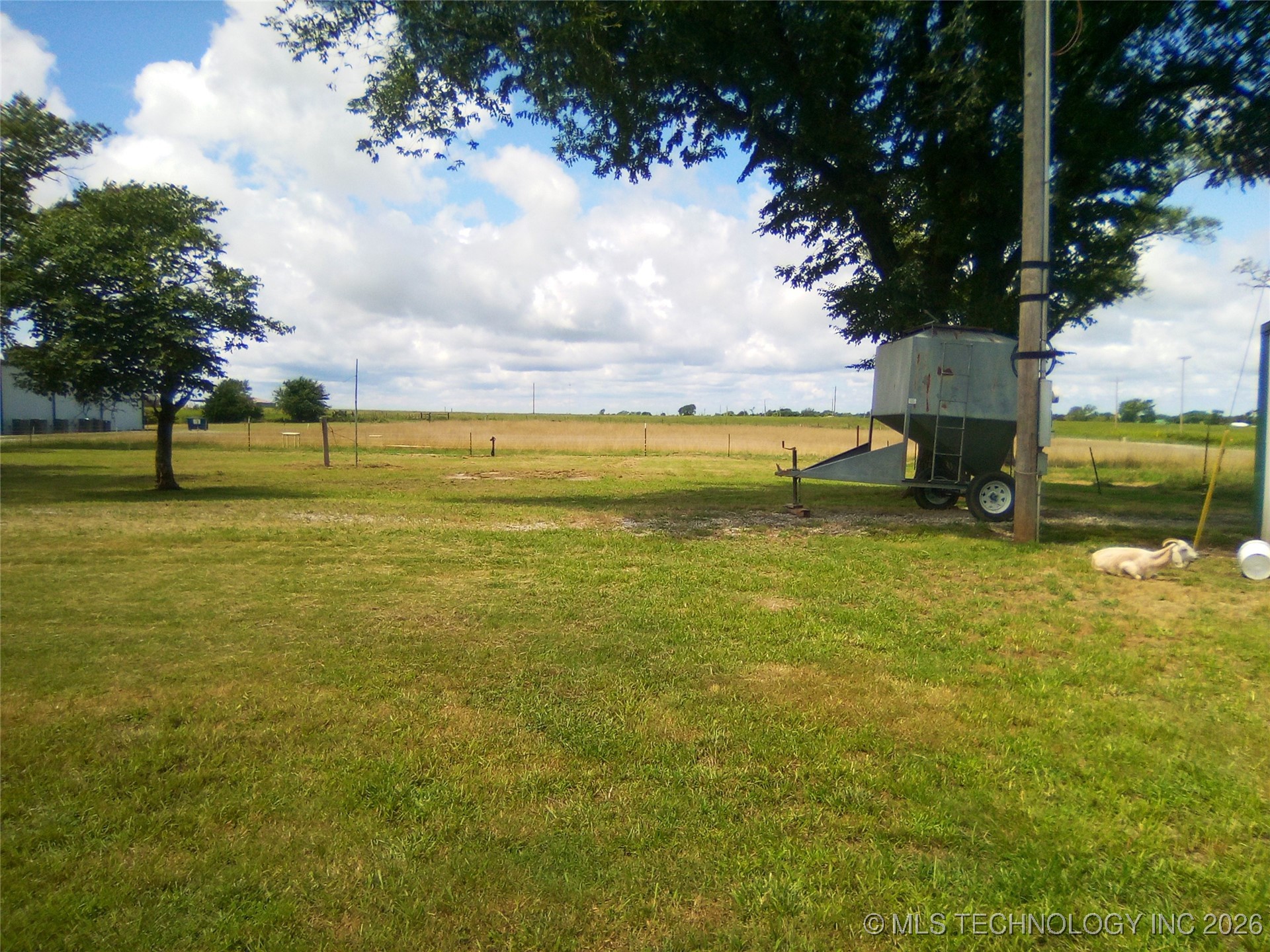 401091 W 1200 Road Property Photo 2