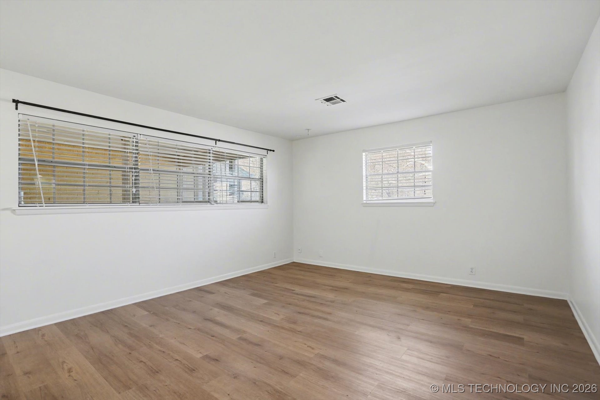 1107 E 45th Place S Eu14 Property Photo 3