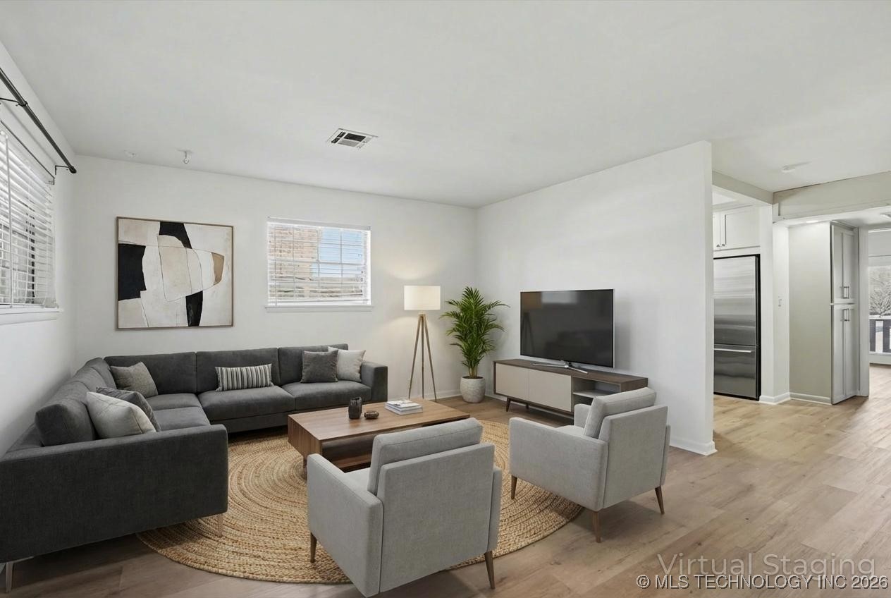 1107 E 45th Place S Eu14 Property Photo 4