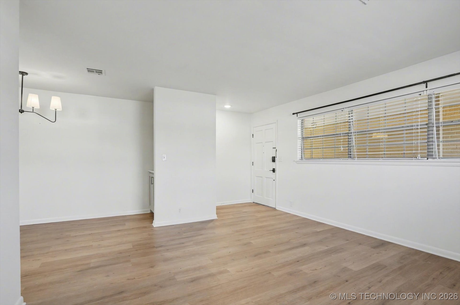 1107 E 45th Place S Eu14 Property Photo 5