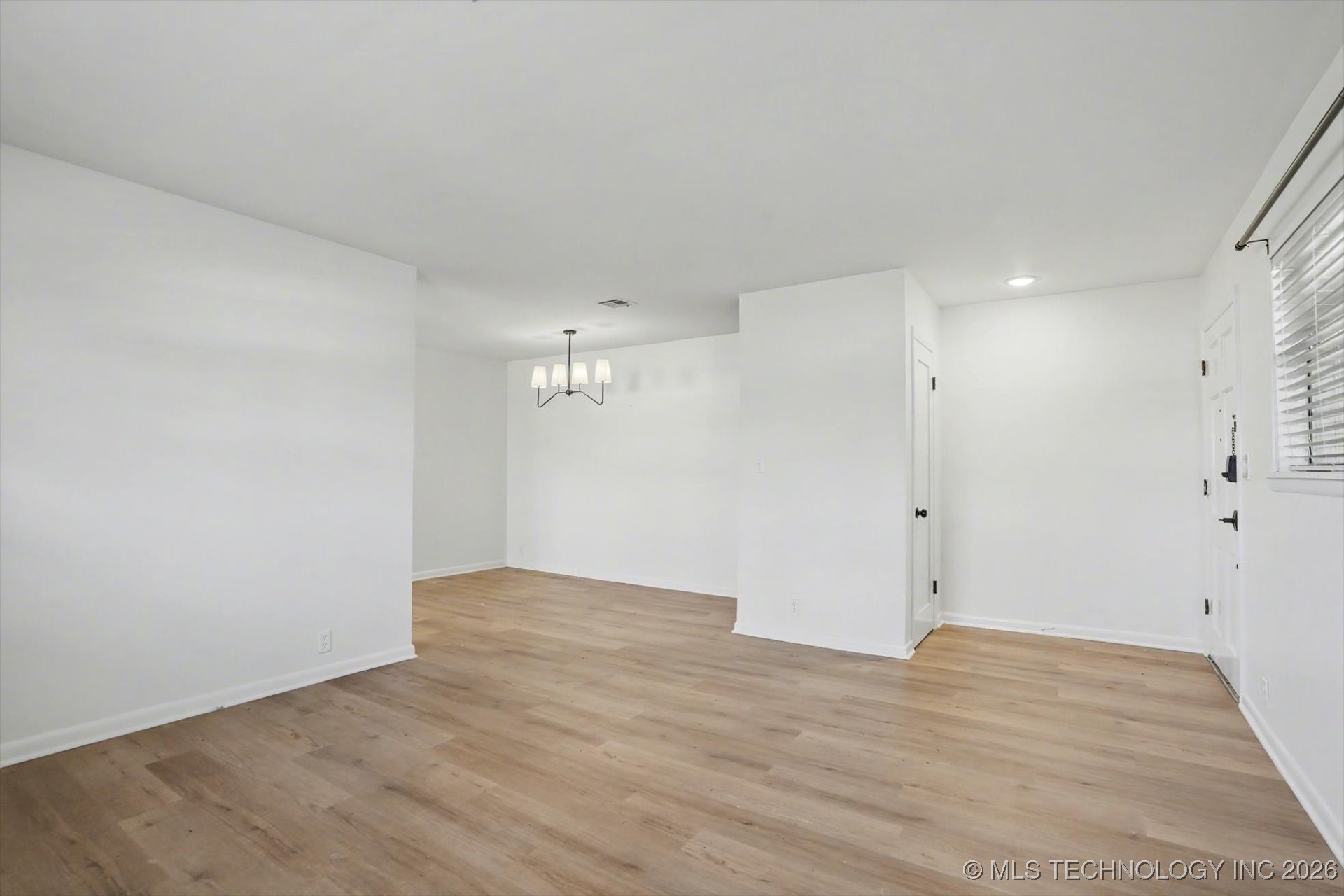 1107 E 45th Place S Eu14 Property Photo 6