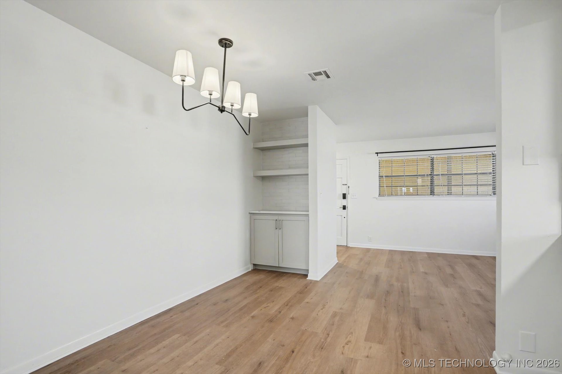 1107 E 45th Place S Eu14 Property Photo 8