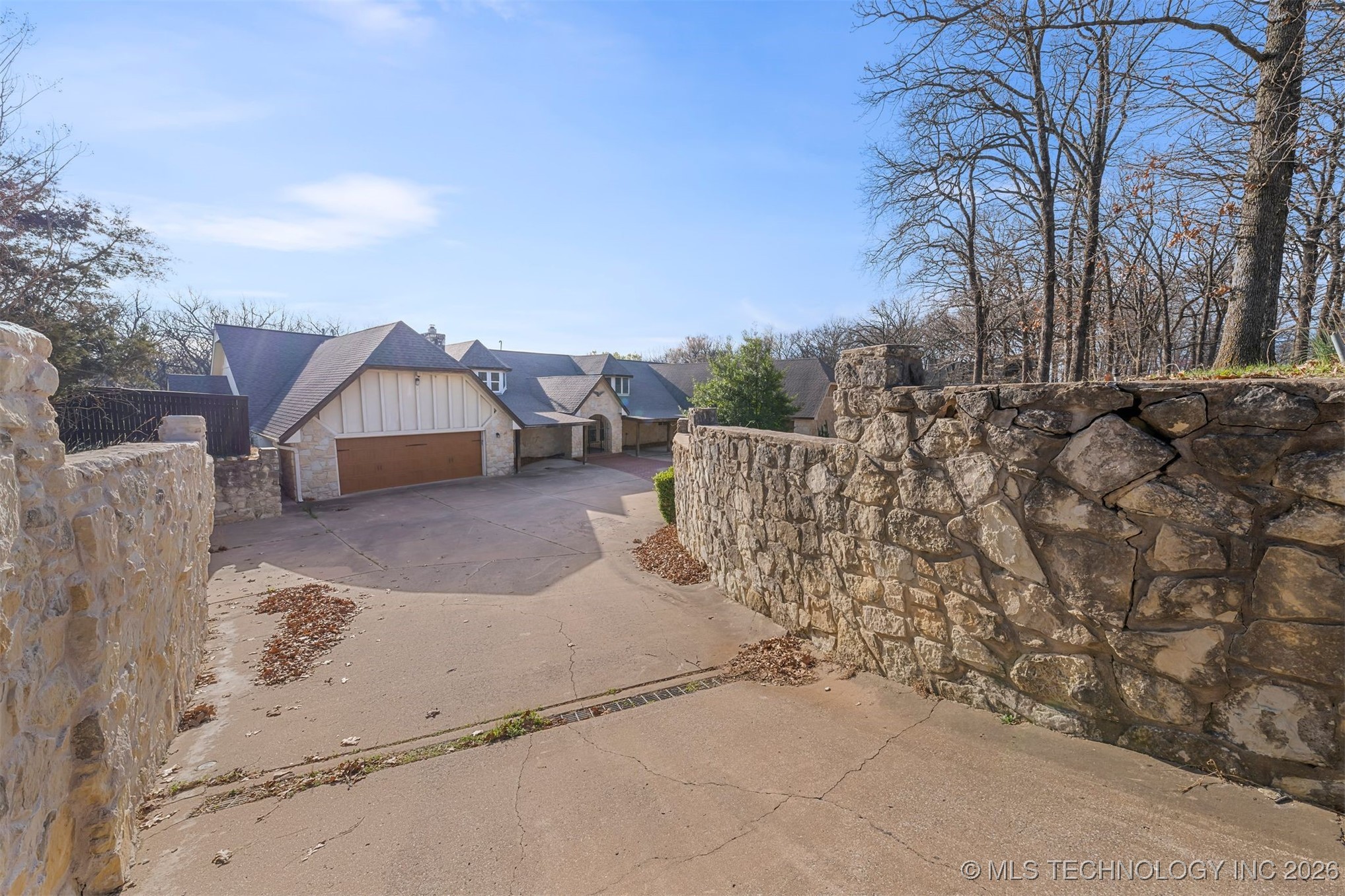 7455 S Sleepy Hollow Drive Property Photo 2