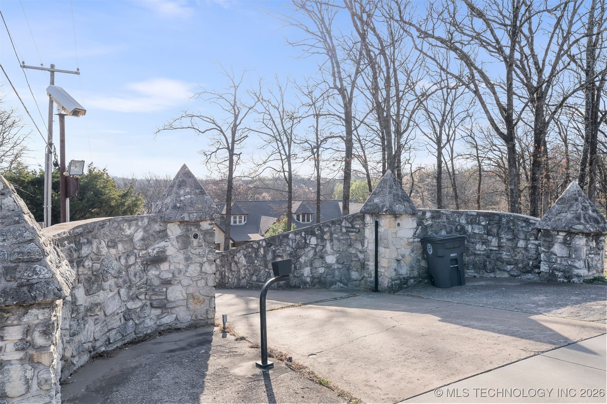 7455 S Sleepy Hollow Drive Property Photo 3