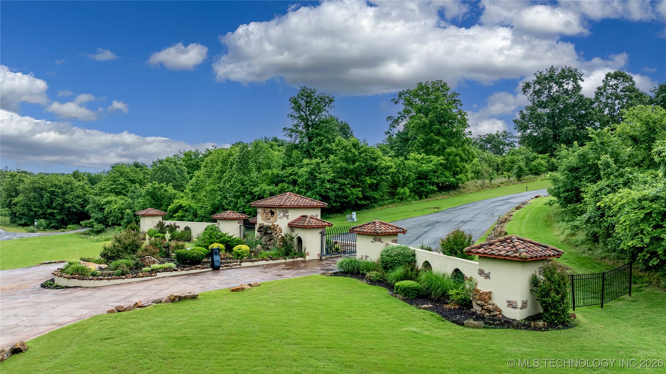 452723 Preakness Drive Property Photo 2