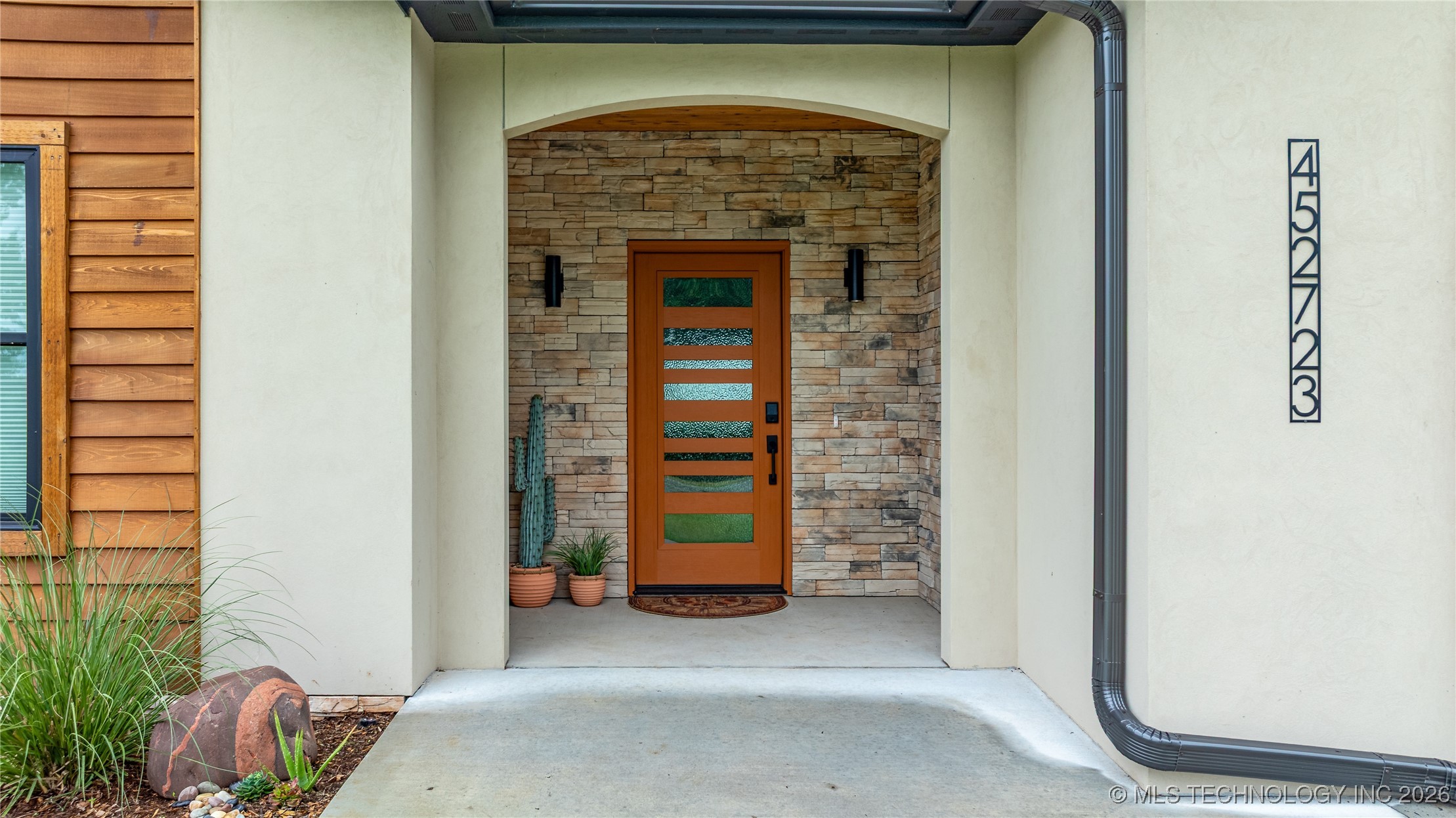 452723 Preakness Drive Property Photo 9