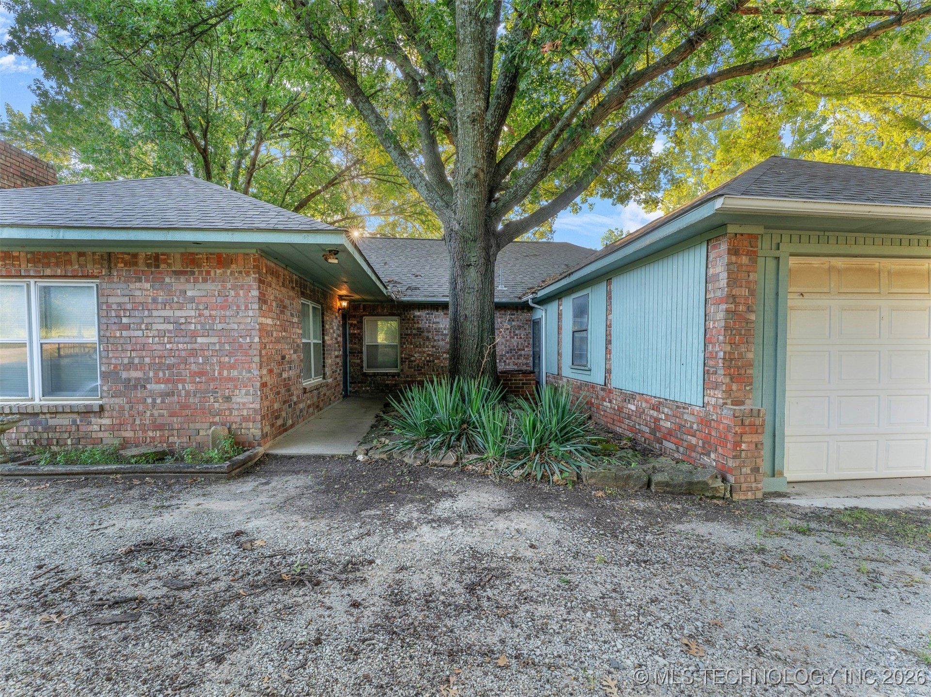 24613 E Lakeview Road Property Photo 5