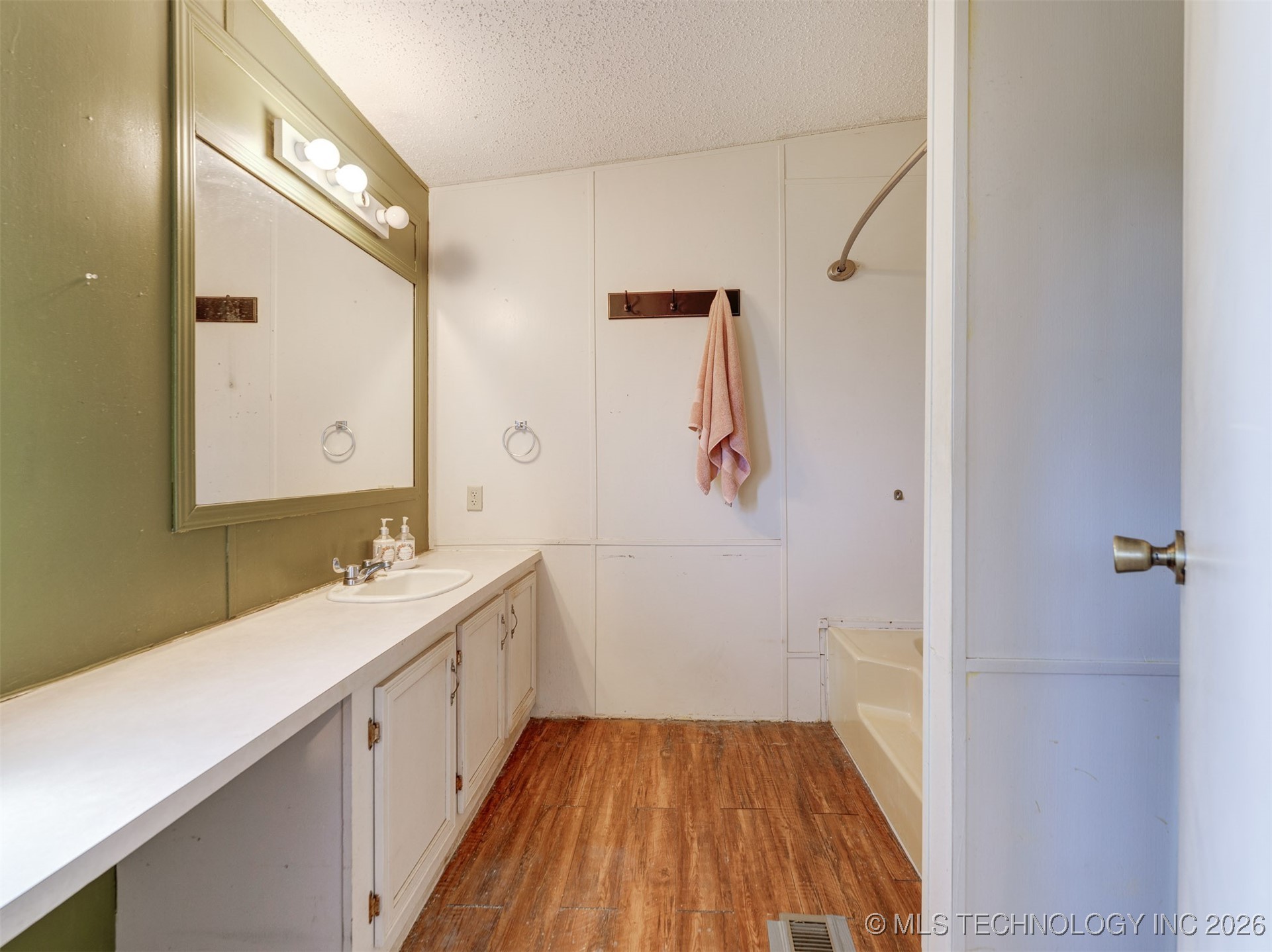 24613 E Lakeview Road Property Photo 47