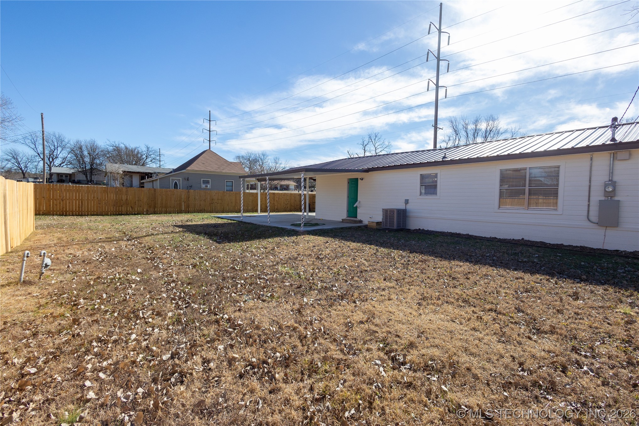 1012 W Tulsa Property Photo 4
