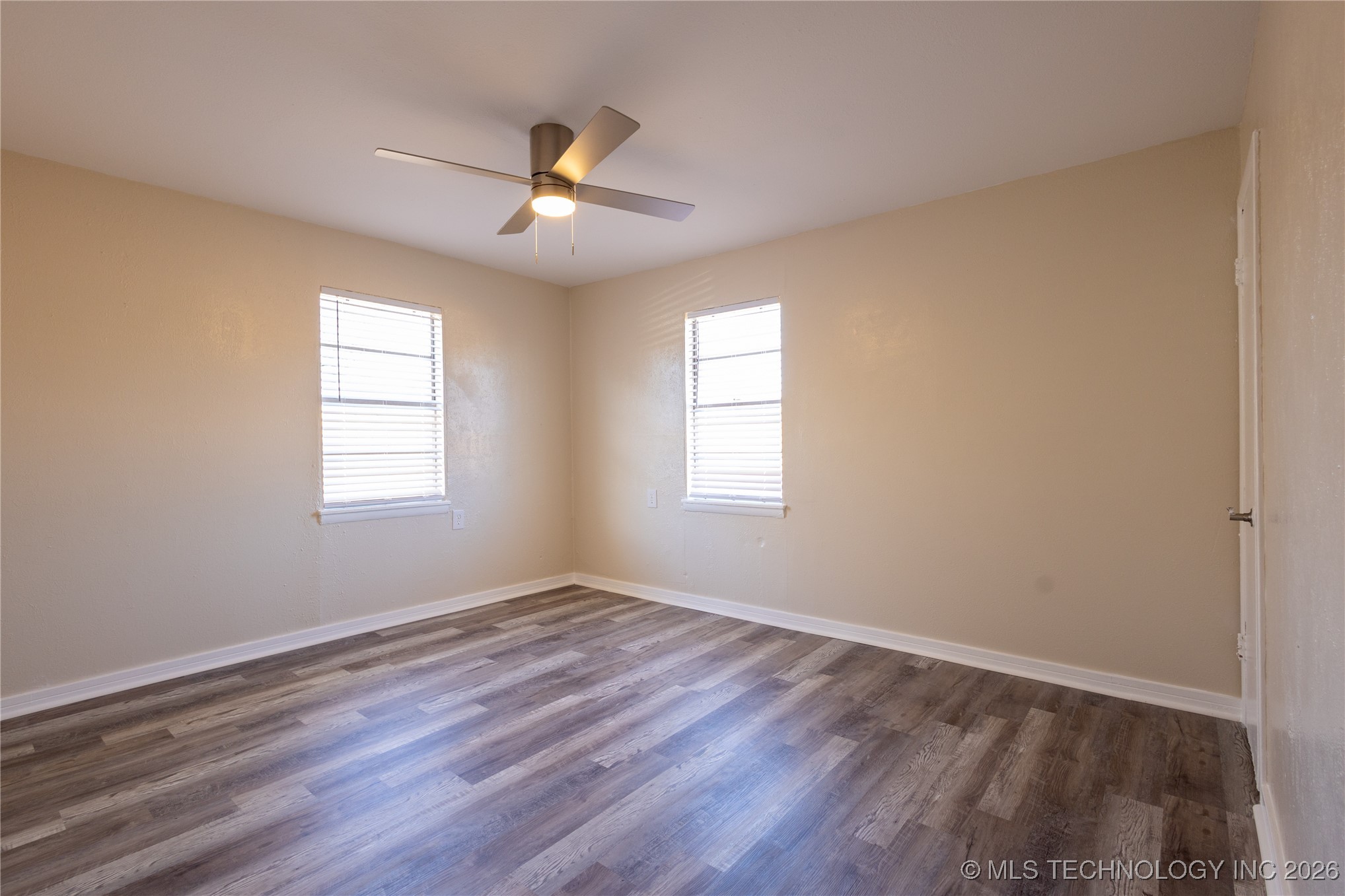 1012 W Tulsa Property Photo 9