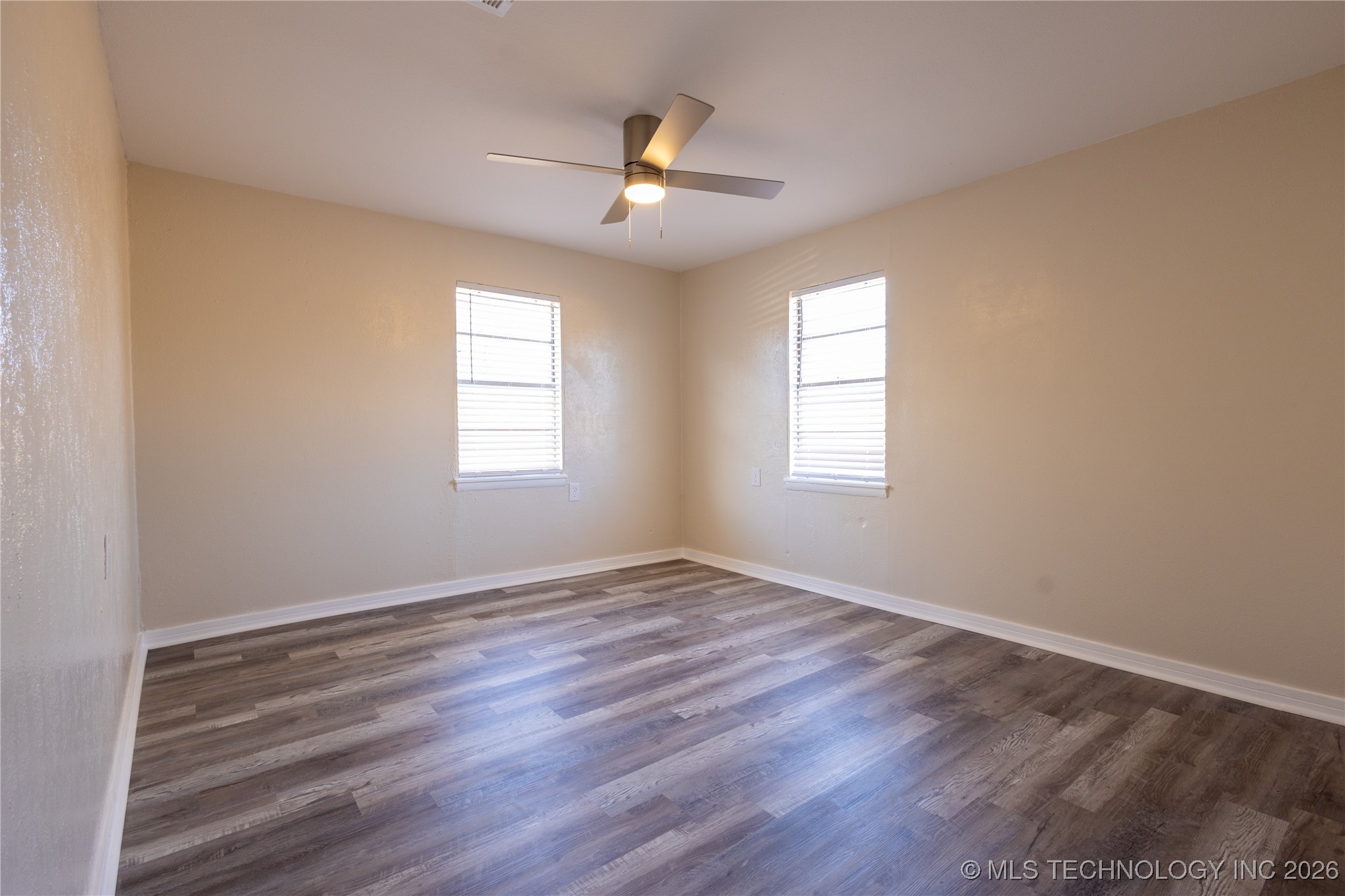 1012 W Tulsa Property Photo 10