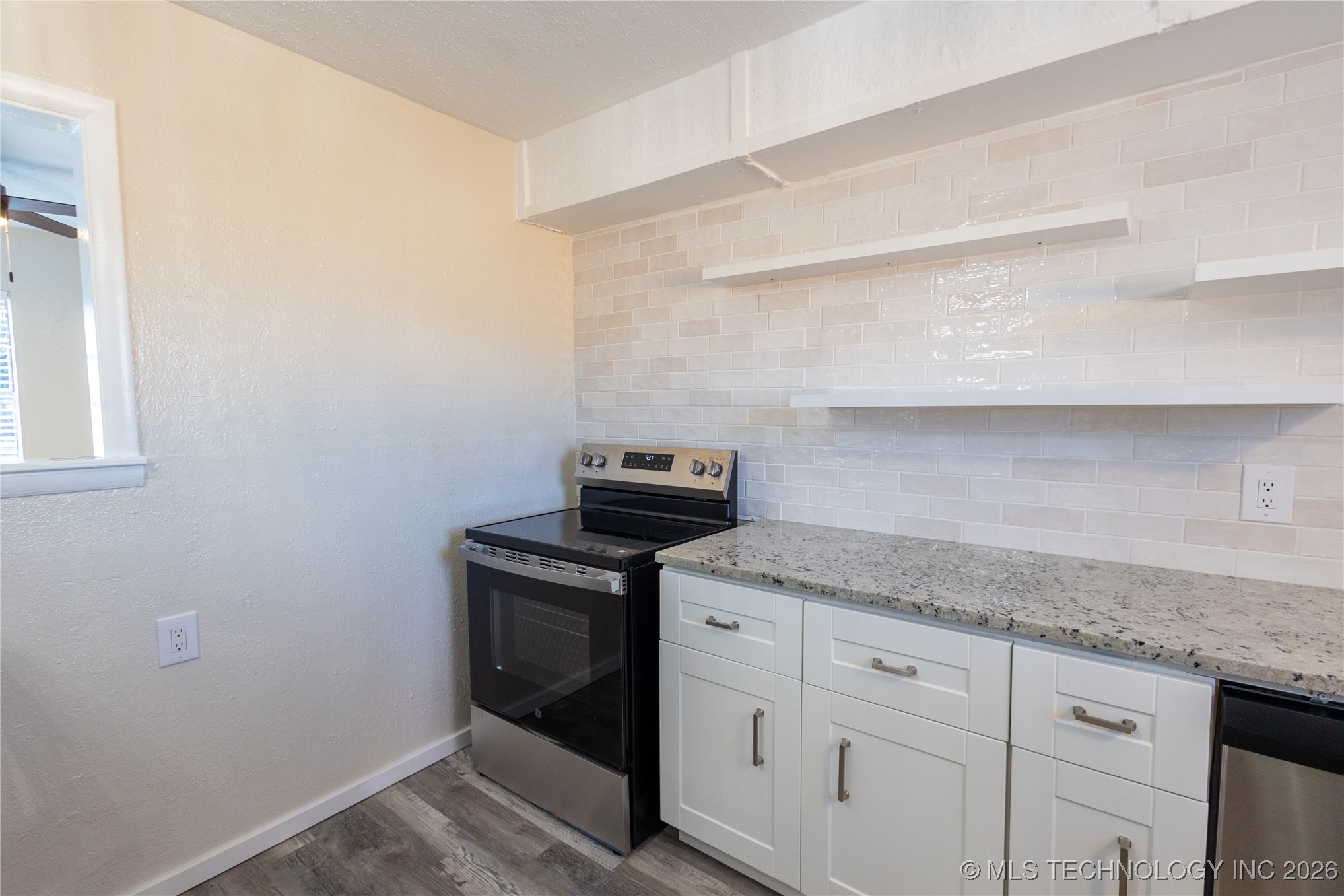 1012 W Tulsa Property Photo 13