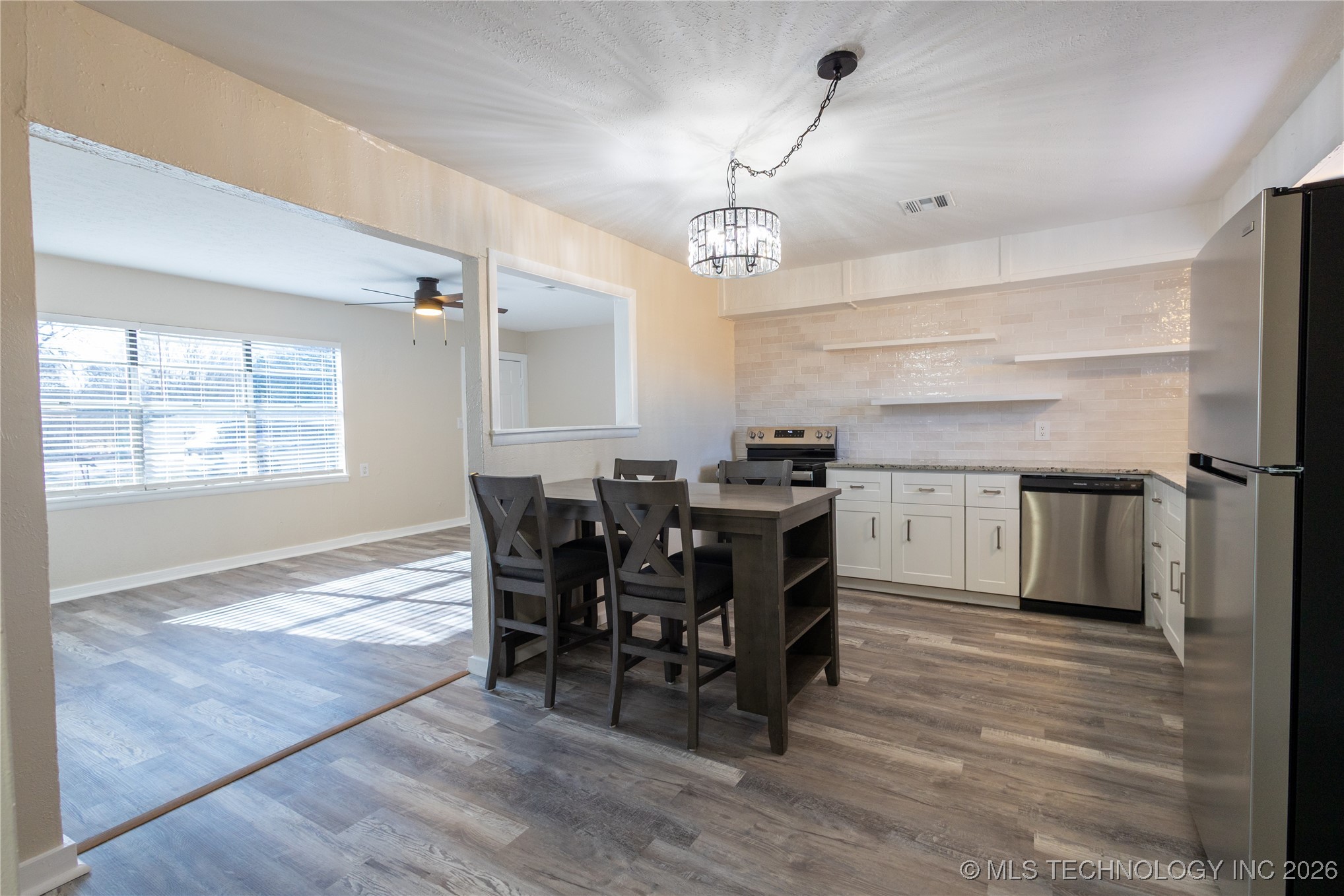 1012 W Tulsa Property Photo 16